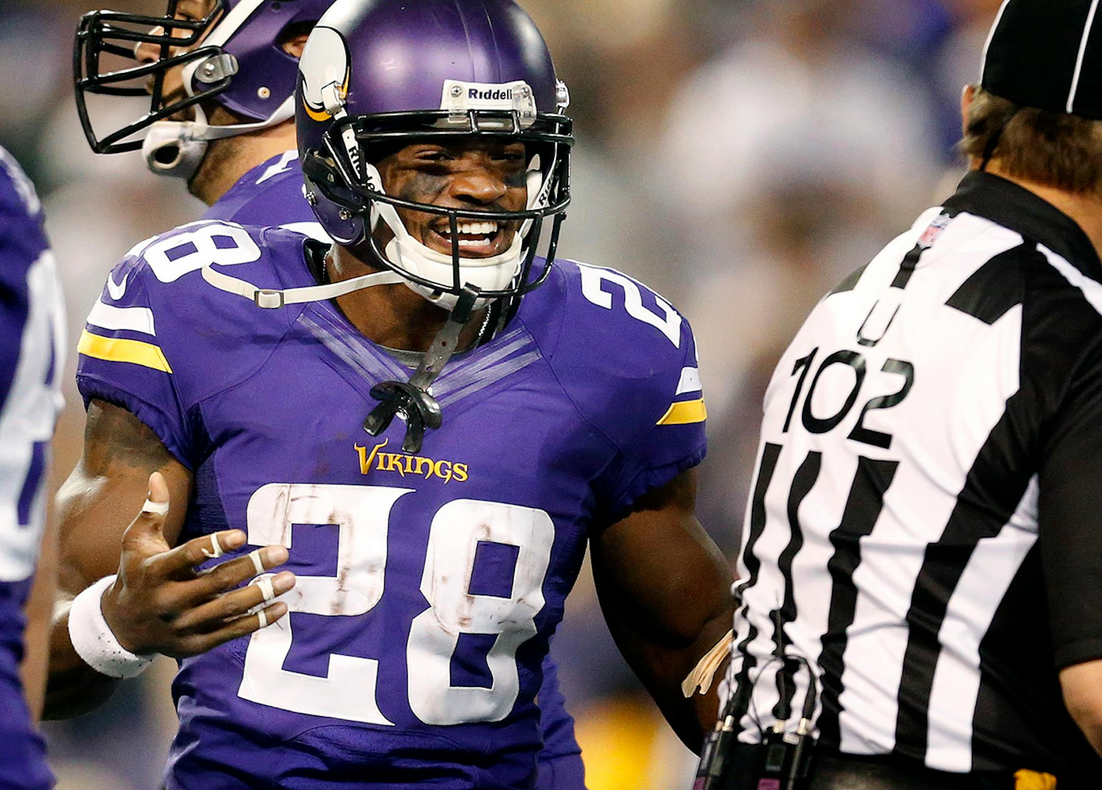 Minnesota Vikings running back Adrian Peterson (28) in the first quarter. ] CARLOS GONZALEZ cgonzalez@startribune.com October 27, 2013, Minneapolis, Minn., The Metrodome, Mall of America Field, NFL. Minnesota Vikings vs. Green Bay Packers