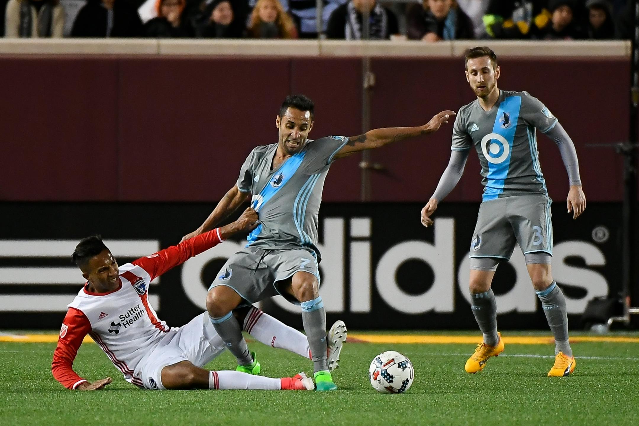 Minnesota United midfielder Ibson (7) was pulled down to the turf by San Jose Earthquakes forward Danny Hoesen in the second half.