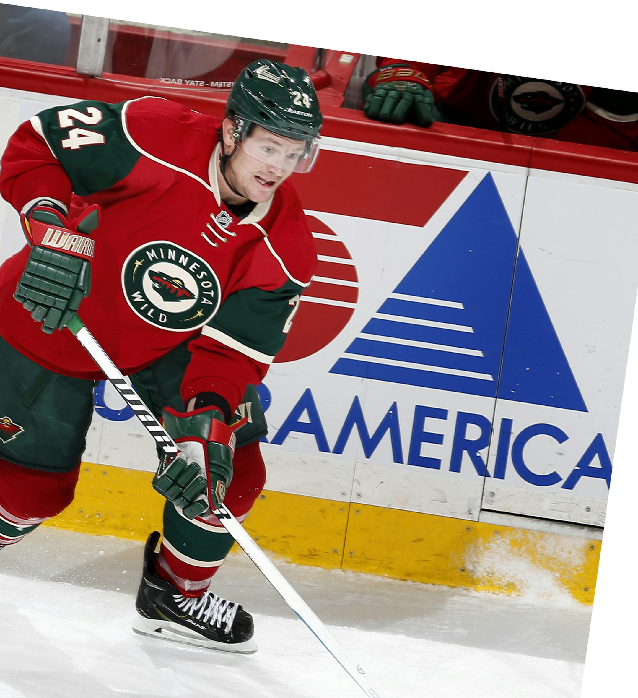 Minnesota Wild Matt Cooke (24). ] CARLOS GONZALEZ cgonzalez@startribune.com, January 19, 2015, St. Paul, Minn., Xcel Energy Center, NHL, Minnesota Wild vs. Blue Jackets ORG XMIT: MIN1501201521044664