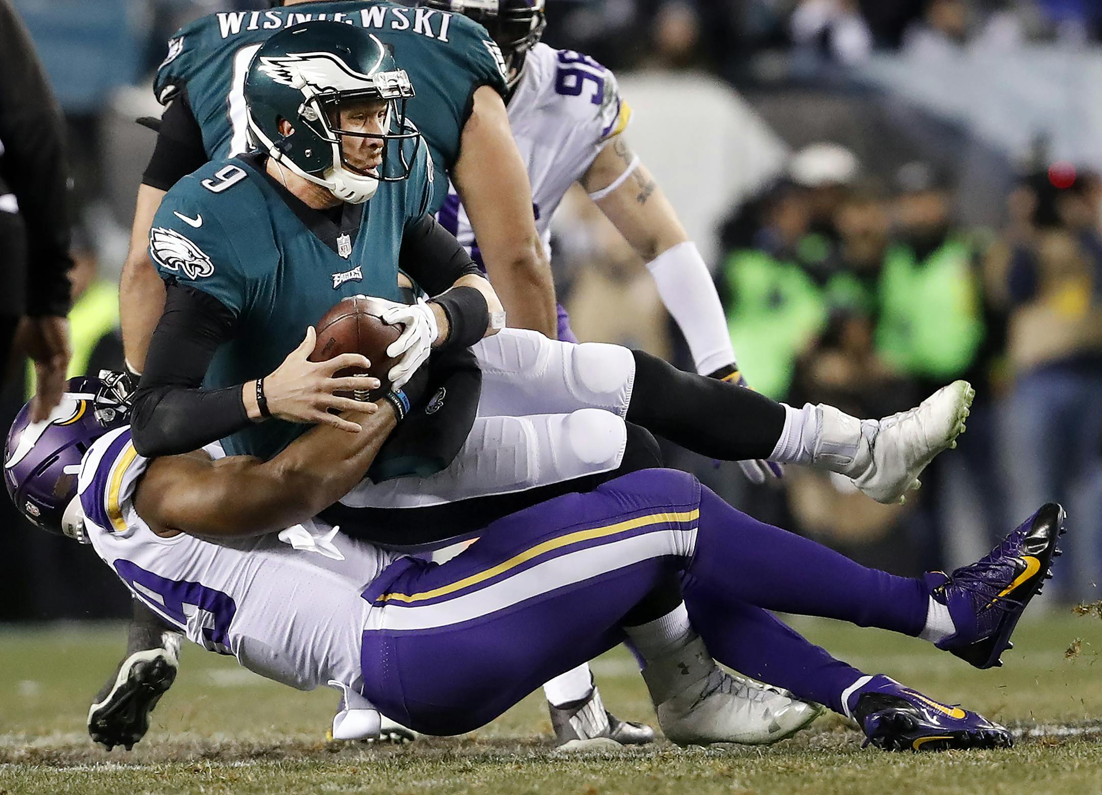 Danielle Hunter (99) sacked Nick Foles (9) in the second quarter. ] CARLOS GONZALEZ ï cgonzalez@startribune.com - Philadelphia, PA - Lincoln Financial Field, NFL, NFC Championship game, Minnesota Vikings vs. Philadelphia Eagles