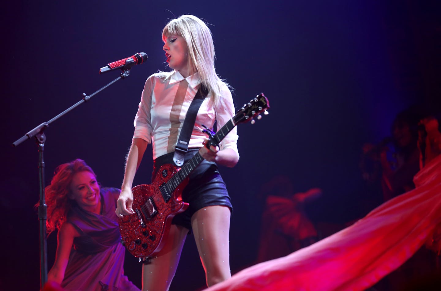 Taylor Swift performed at the Xcel Energy Center in St. Paul, Min., Saturday September 7, 2013. ] KYNDELL HARKNESS/STAR TRIBUNE kyndell.harkness@startribune.com