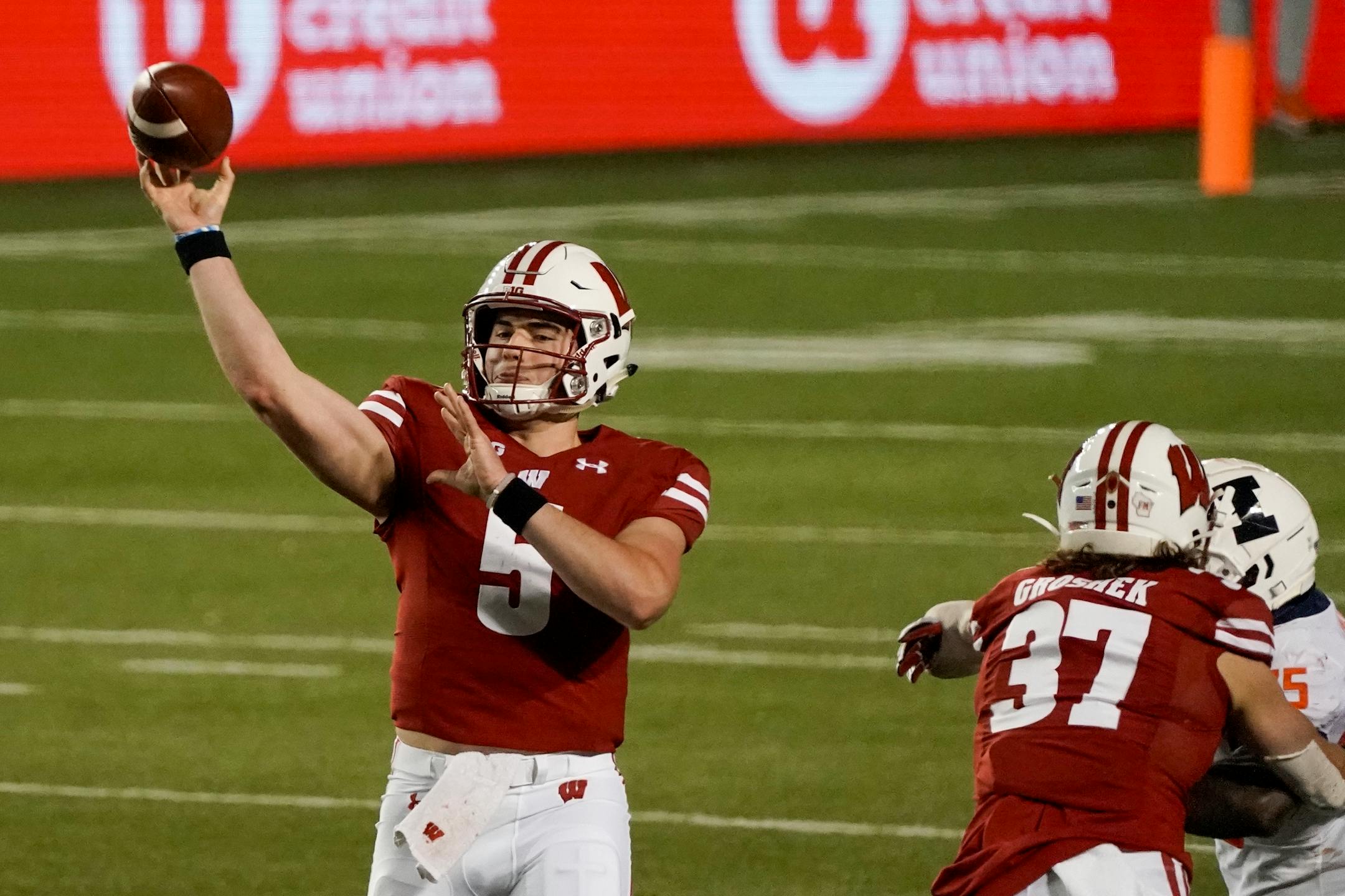 Wisconsin quarterback Graham Mertz throws a pass during the first half against Illinois last Friday.