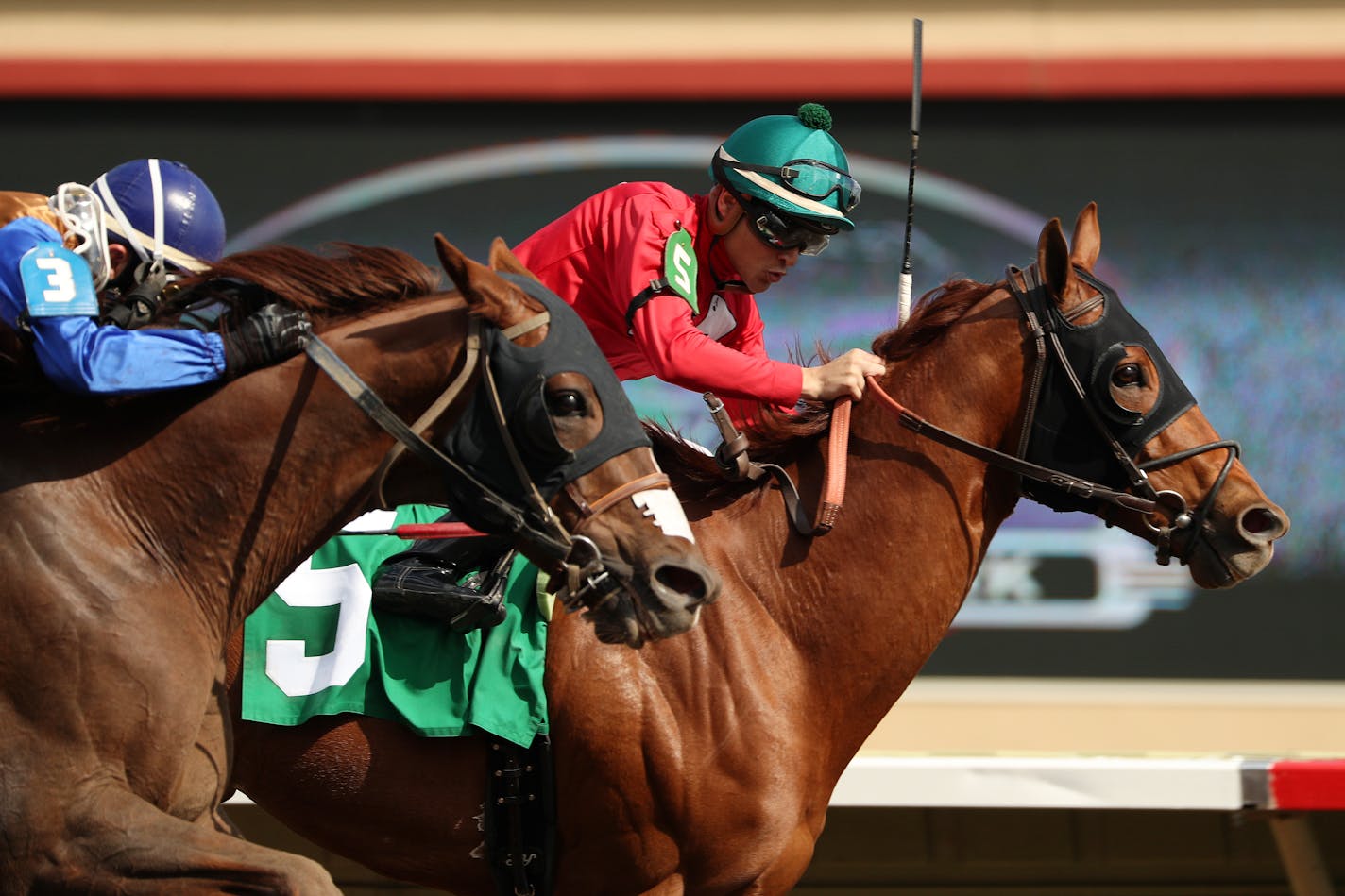 Jockey Alex Canchari riding Aces High (5) maintained the lead into the home stretch during the first race Friday. ] ANTHONY SOUFFLE • anthony.souffle@startribune.com