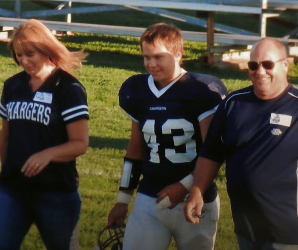 Family photo of Luke Nelson with his parents Sara and Greg.Wednesday November 6, 2013 in Dassel , MN. ] JERRY HOLT &#x201a;&#xc4;&#xa2; jerry.holt@sta