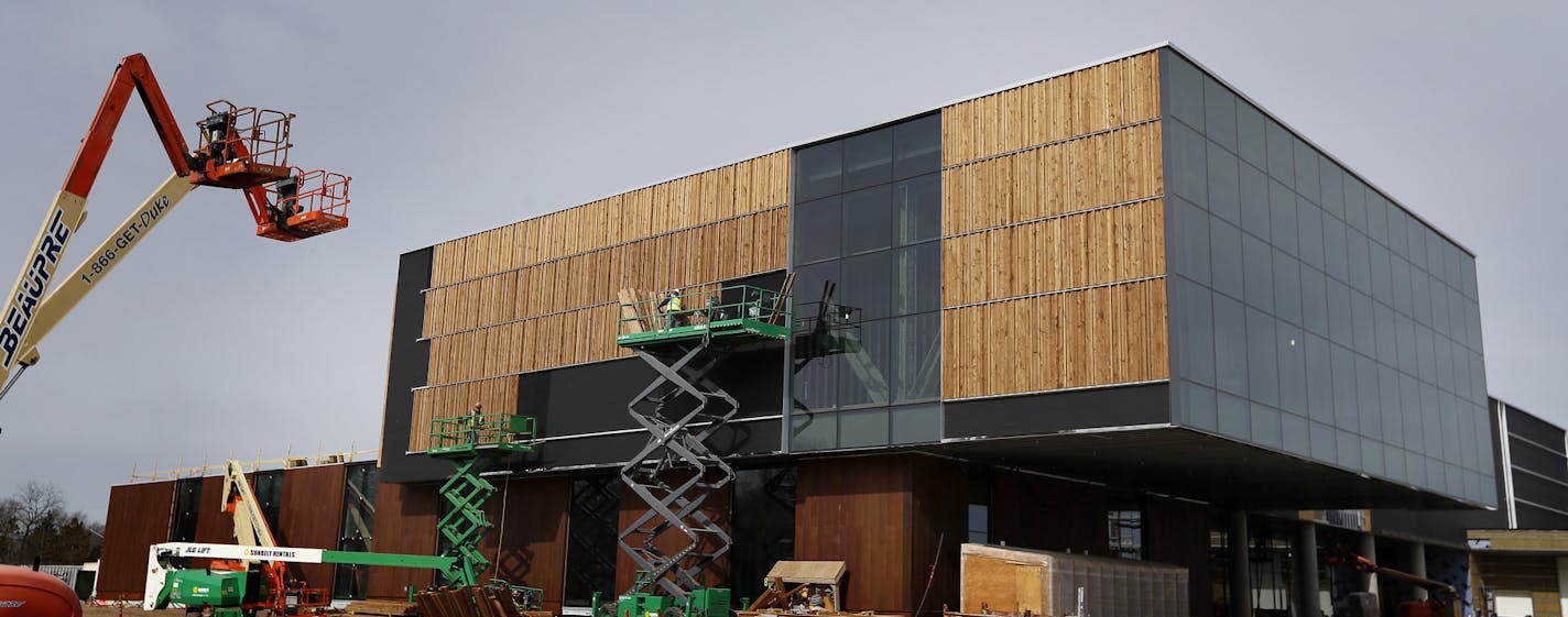 White pine was installed on the Bell Museum and Planetarium at the University of Minnesota's St. Paul campus. ] CARLOS GONZALEZ &#xef; cgonzalez@startribune.com - March 9, 2017, St. Paul, MN, The designers behind the Bell Museum and Planetarium at the University of Minnesota&#xed;s St. Paul campus want it to be as natural as possible. When it is completed in the summer of 2018, the museum will not only showcase the state&#xed;s natural history, it will be made of it. About 40 percent of the new