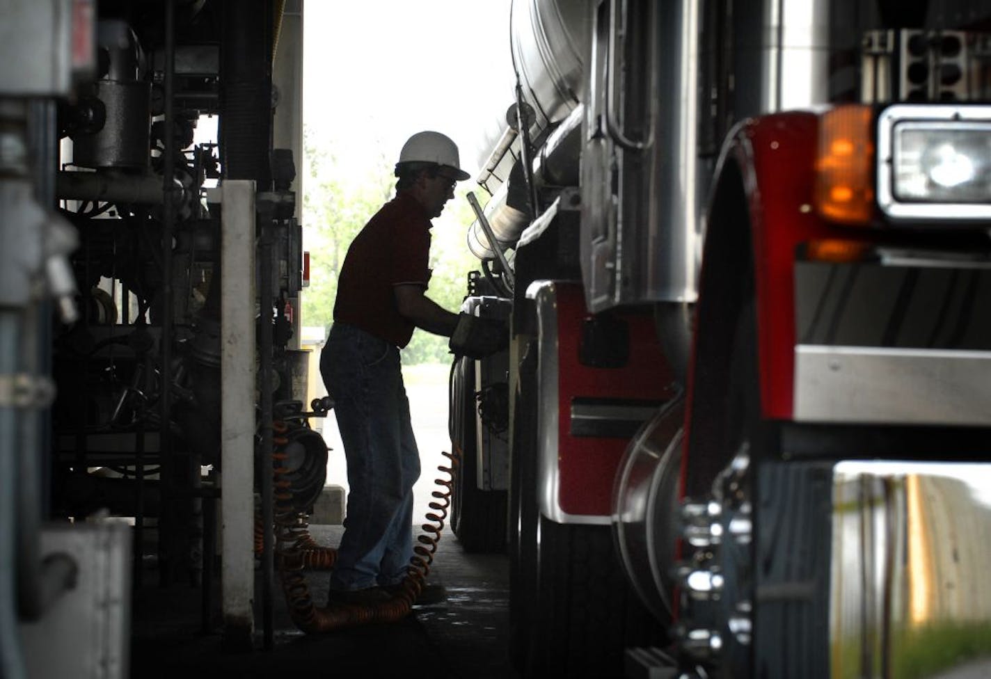 The Pine Bend Refinery project will employ more than 500 additional construction workers and boost daily capacity beyond the current 320,000 barrels of oil.