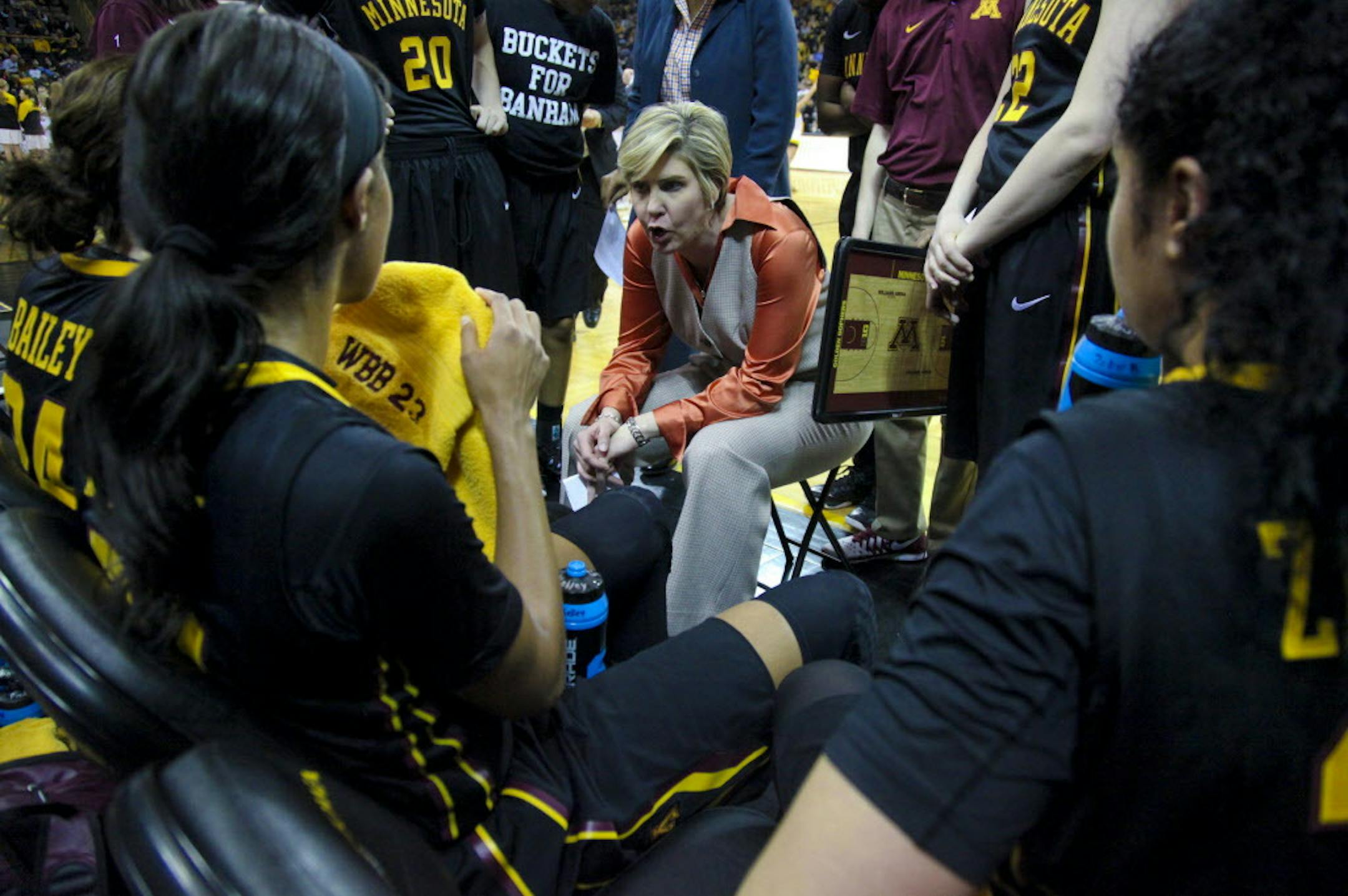 Minnesota head coach Marlene Stollings, center, talks with her team during the second half of an NCAA college basketball game against Iowa, Sunday, March 1, 2015, in Iowa City, Iowa. (AP Photo/Matthew Holst) ORG XMIT: MIN2015030118241449