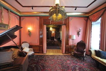 GLEN STUBBE � gstubbe@startribune.com Real estate agents are again trying to sell the historic Van Dusen mansion, the Minneapolis landmark that rece