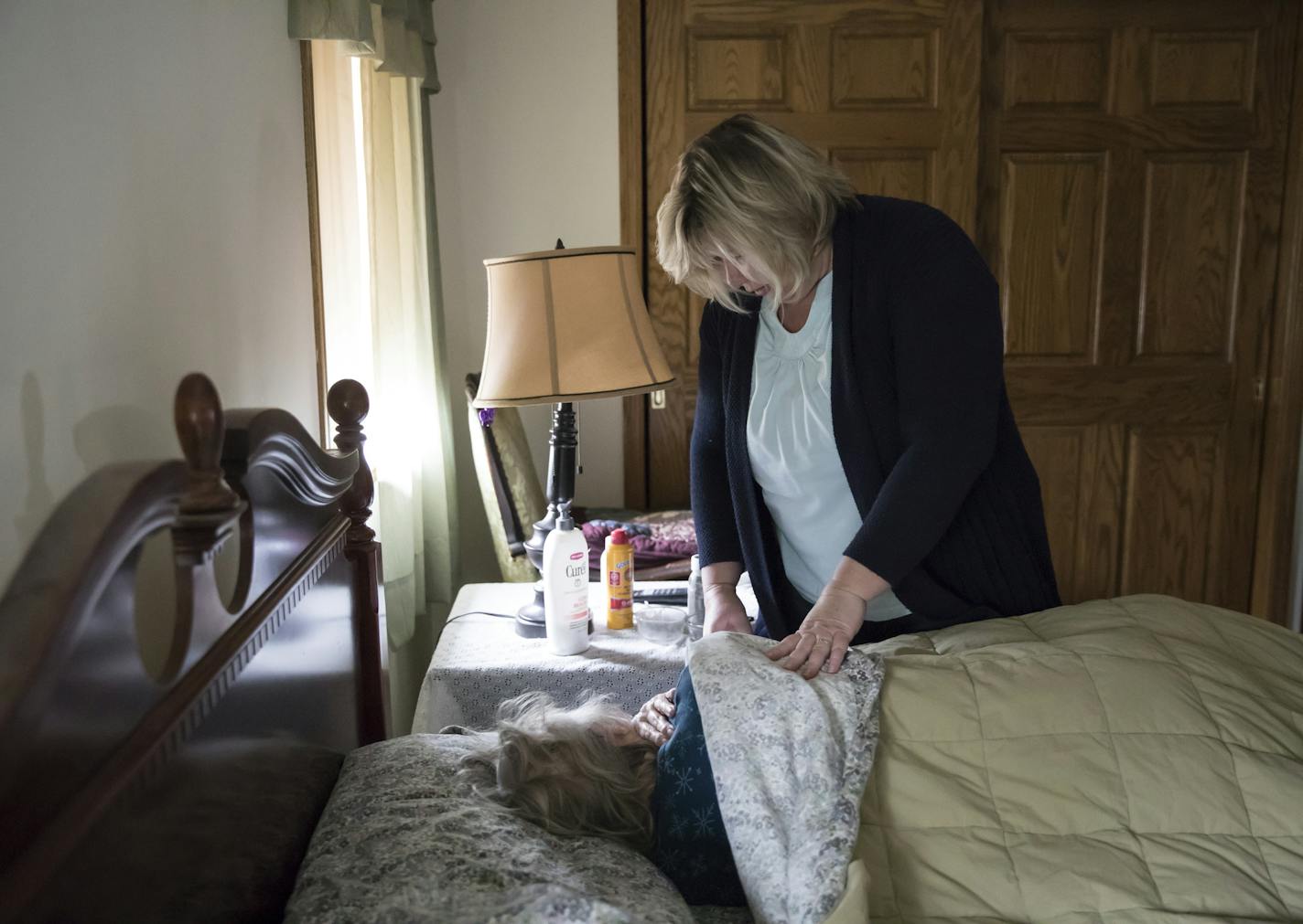 Heather Boldon gave her mother Karen Boldon medicine as she took a nap at their home in Farmington, Minn., on April 14, 2017. ] RENEE JONES SCHNEIDER &#x2022; renee.jones@startribune.com