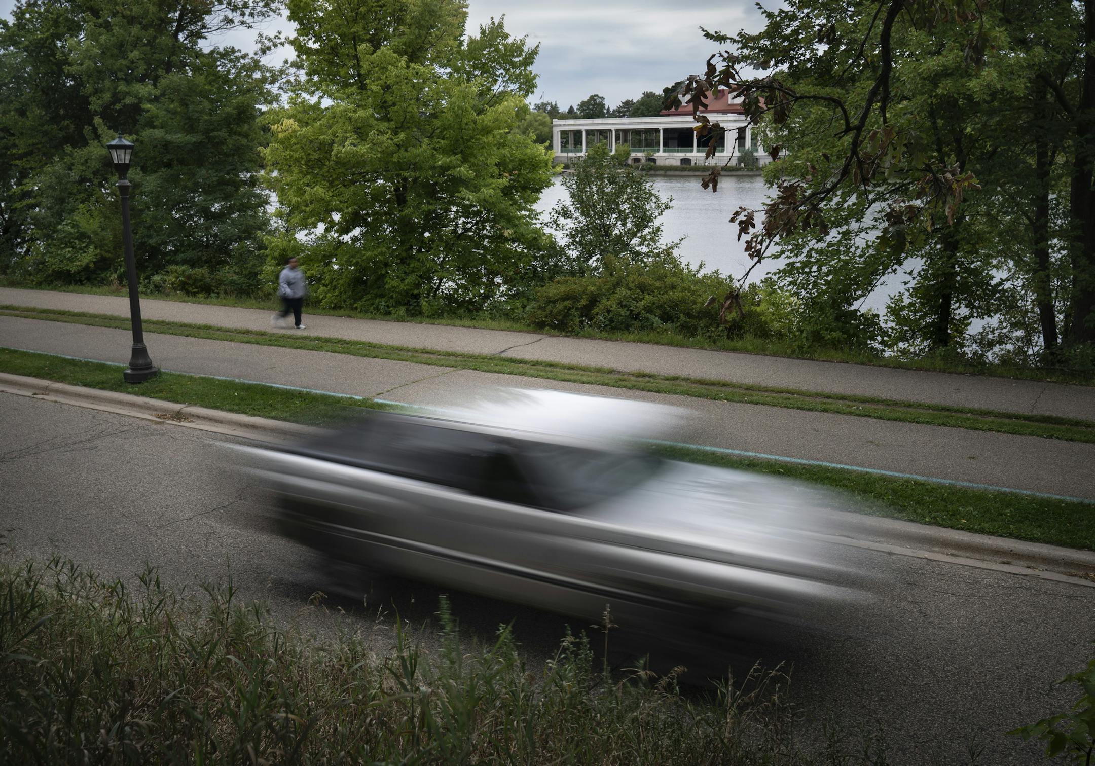 East Como Lake Drive around Como Lake has reopened to car traffic in St. Paul, Minn, on Tuesday, September 8, 2020. St. Paul reopened some roads that had been shut down during the pandemic to allow bicyclists and pedestrians more room to recreate and practice social distancing. ] RENEE JONES SCHNEIDER renee.jones@startribune.com