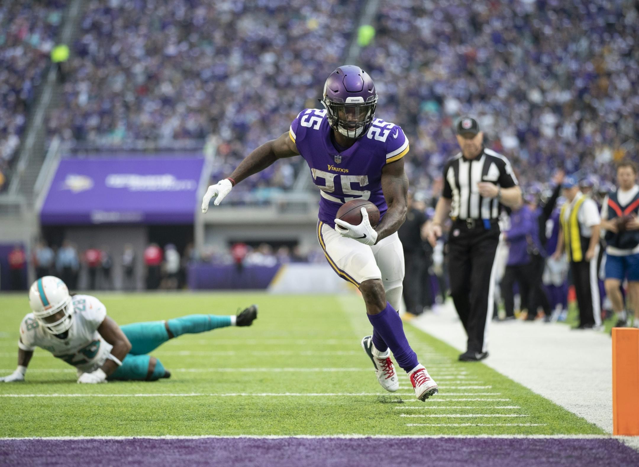 Minnesota Vikings running back Latavius Murray (25) out ran Miami Dolphins cornerback Bobby McCain (28) for a 18-yard touchdown run in the first quarter at U.S. Bank Stadium Sunday December 16, 2018 in Minneapolis, MN.