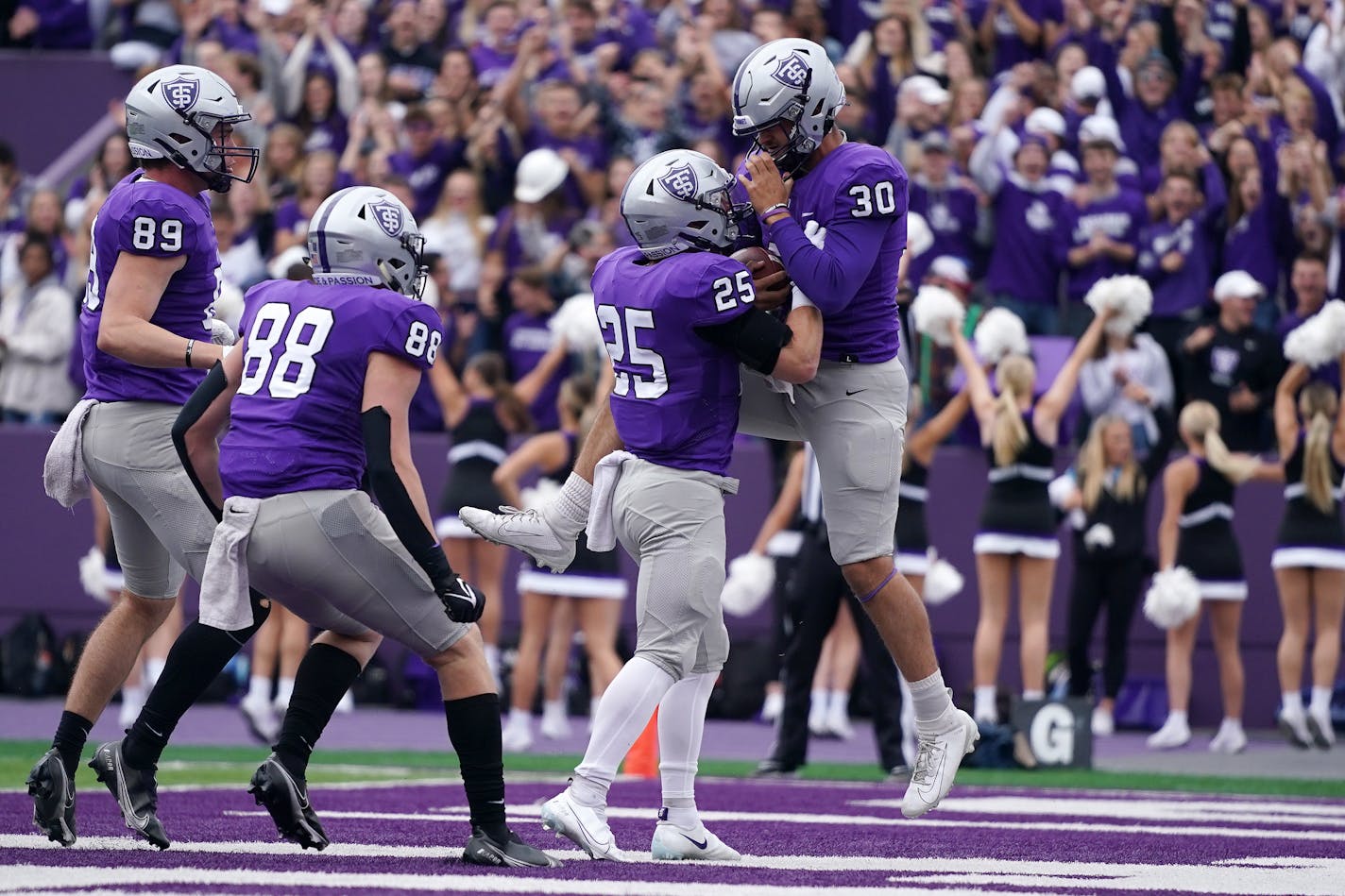 St. Thomas punter Kolby Gartner (30) celebrated getting the two point conversion in the scond quarter. ] ANTHONY SOUFFLE • anthony.souffle@startribune.com