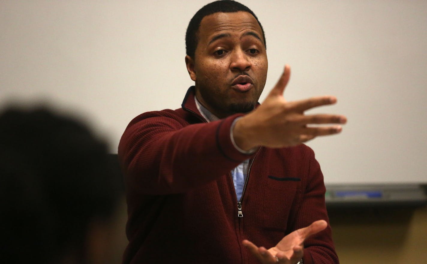 John Jackson, instructor, talked with some of the fathers during the fourth of a series of co-parenting classes sponsored in part by Hennepin County in Minneapolis Tuesday, December 10, 2013 ] (KYNDELL HARKNESS/STAR TRIBUNE) kyndell.harkness@startribune.com