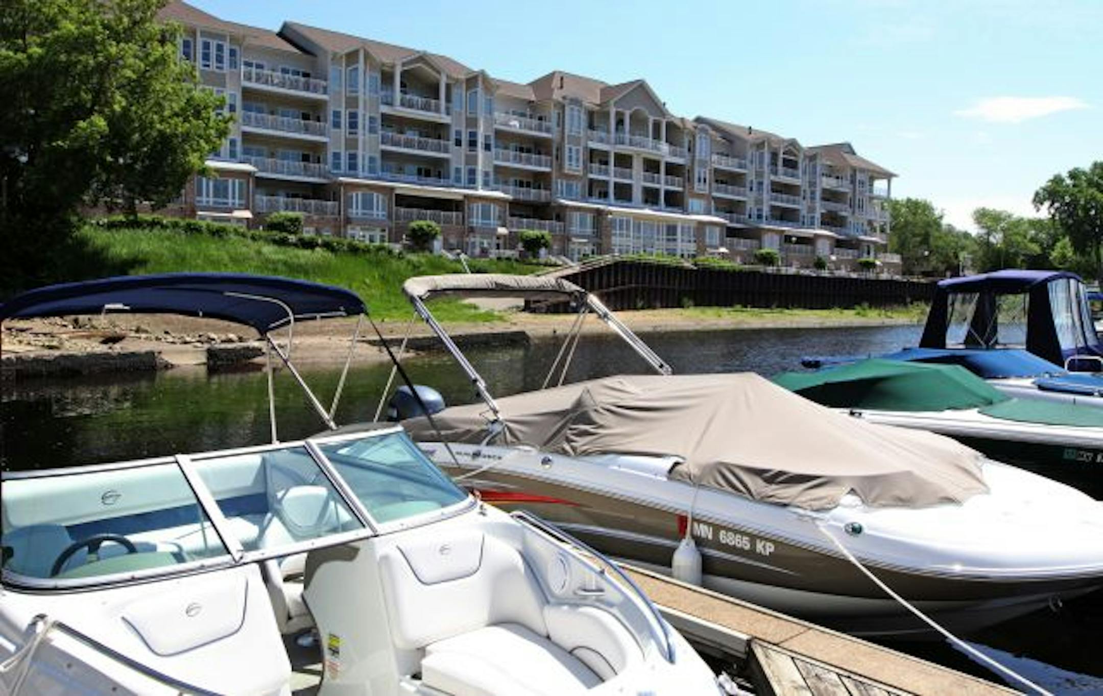 Life along the St. Croix River would be the reward for a deserving Minnesota veteran — if only the developers of Eagles Point could find one.