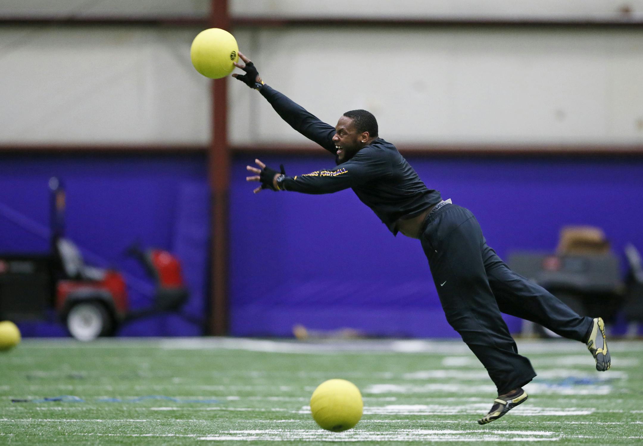 Vikings linebacker Erin Henderson took part in a offseason conditioning program Wednesday May 1, 2013 in Eden Prairie, MN. ] JERRY HOLT ‚Ä¢ jerry.holt@startribune.com