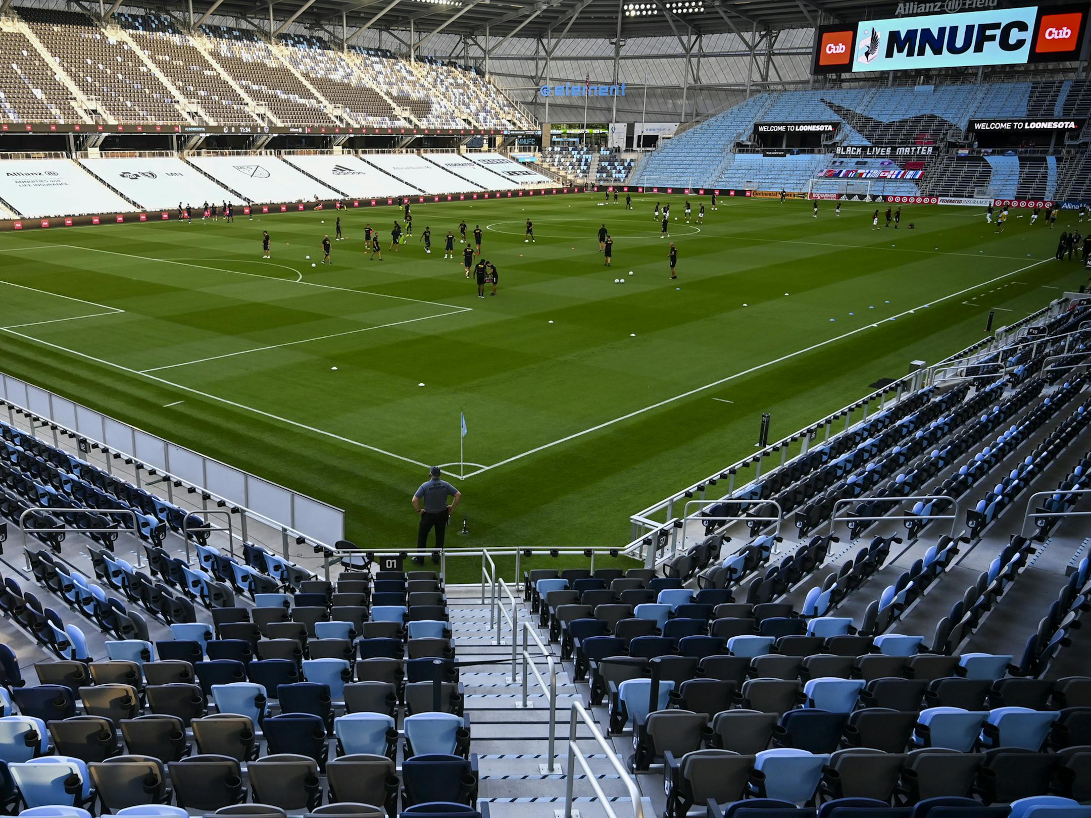 Minnesota United and Sporting KC warmed up in an empty Allianz Field before Friday night's game in St. Paul. ] aaron.lavinsky@startribune.com Minnesota United played Sporting KC on Friday, Aug. 21, 2020 at Allianz Field in St. Paul, Minn. ORG XMIT: MIN2008211827301397