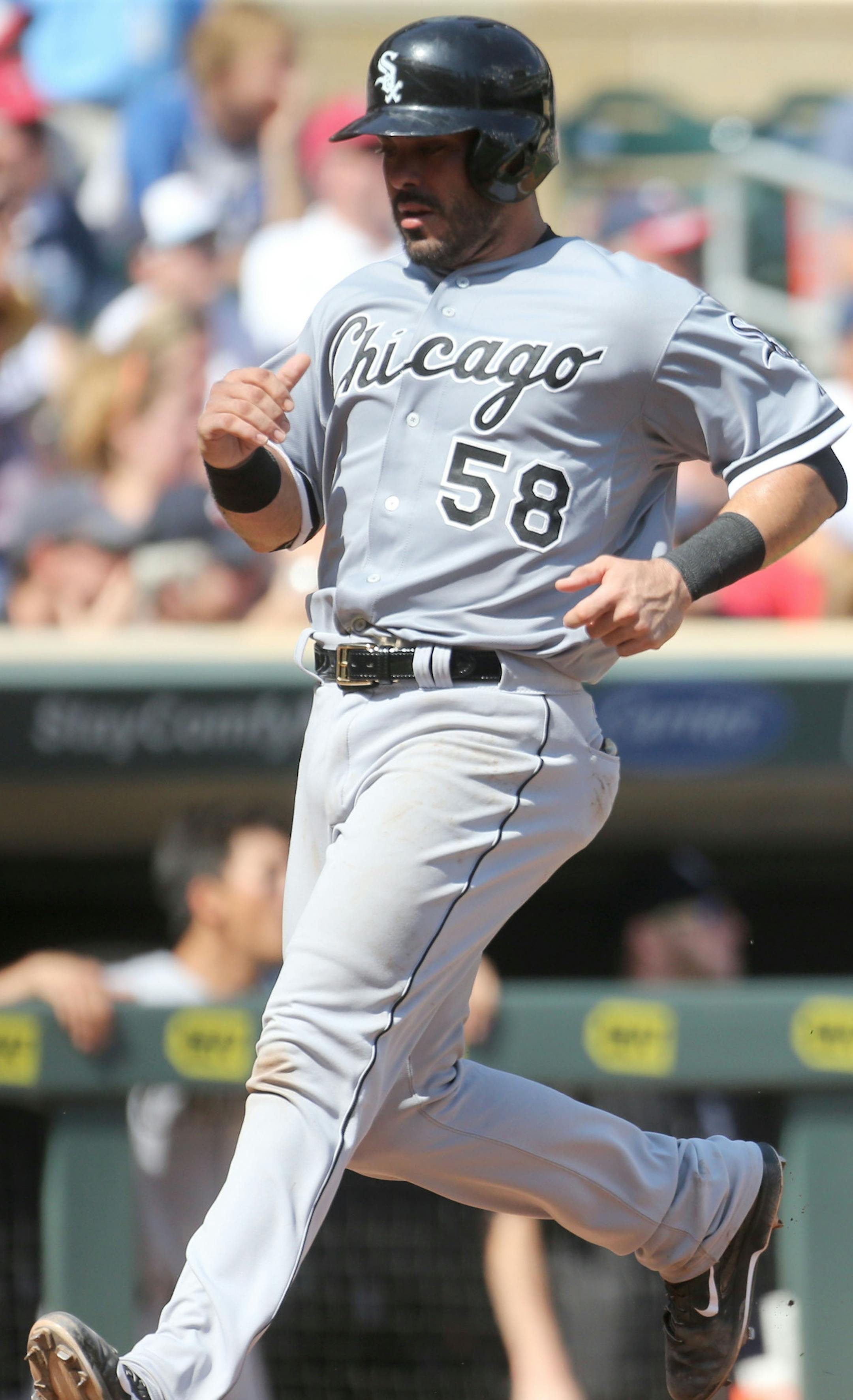 Chicago White Sox' Geovany Soto (58) scored on an extra base hit by pinch hitter J.B. Shuck during the 7th inning of the Minnesota Twins 6-4 loss to the Sox Thursday, Sept. 3, 2015, at Target Field in Minneapolis, MN.](DAVID JOLES/STARTRIBUNE)djoles@startribune.comChicago White Sox and the Minnesota Twins Thursday, Sept. 3, 2015, at Target Field in Minneapolis, MN. ORG XMIT: MIN1509031604372024