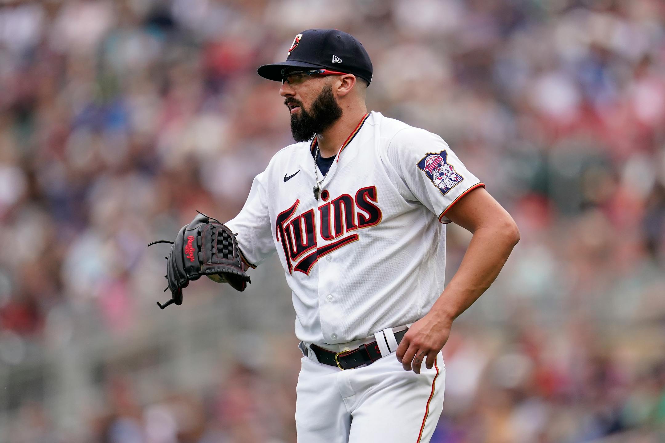 Minnesota Twins' Devin Smeltzer reacts during the fifth inning of a baseball game against the San Francisco Giants, Sunday, Aug. 28, 2022, in Minneapolis. (AP Photo/Abbie Parr)