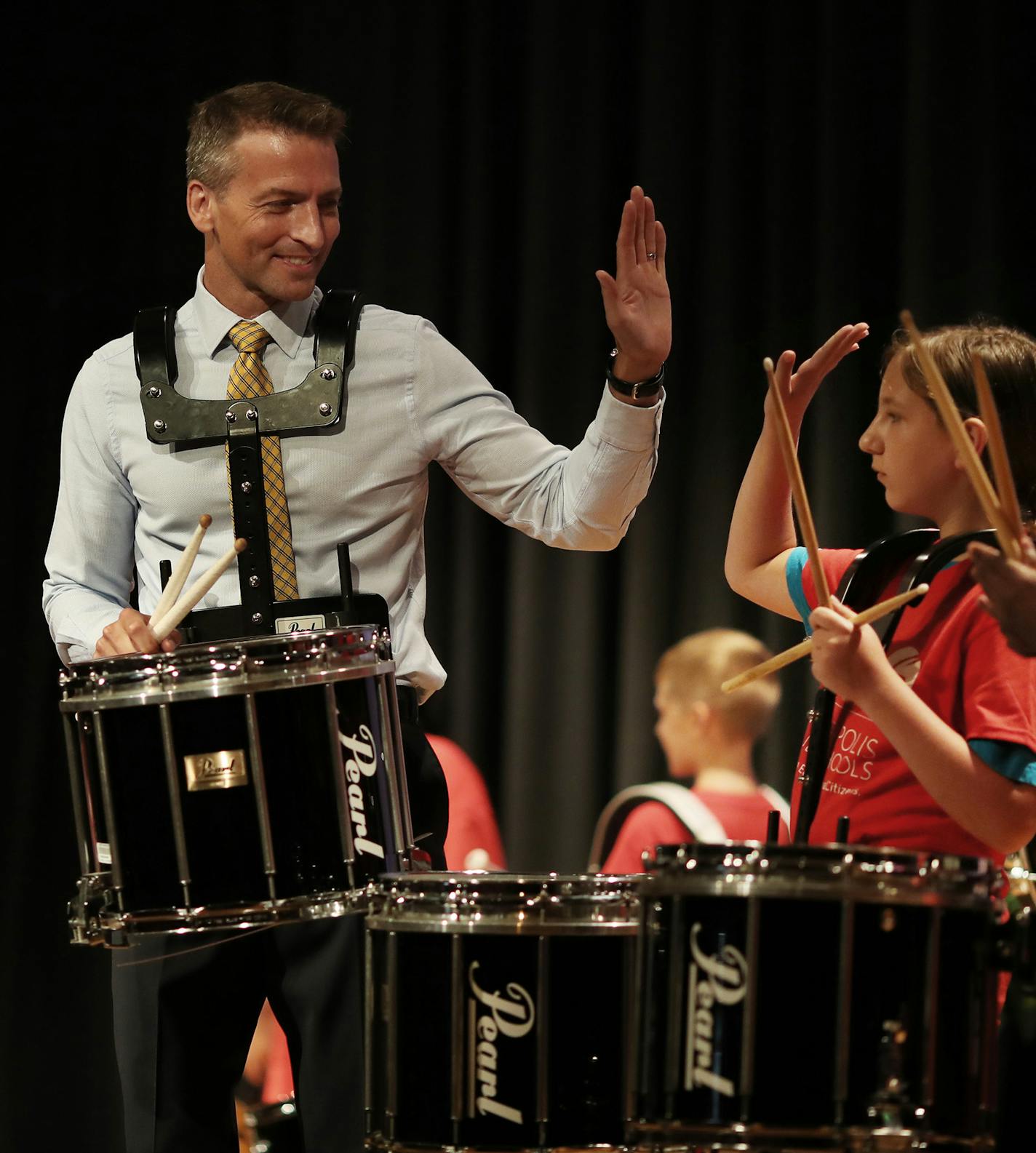 Minneapolis school Superintendent Ed Graff, left high-fived Jonah Gunderman a members of the Gems and Gise drum group after giving his state of the schools address Monday August 20, 2018 at North Community High School in Minneapolis, MN.] JERRY HOLT &#x2022; jerry.holt@startribune.com