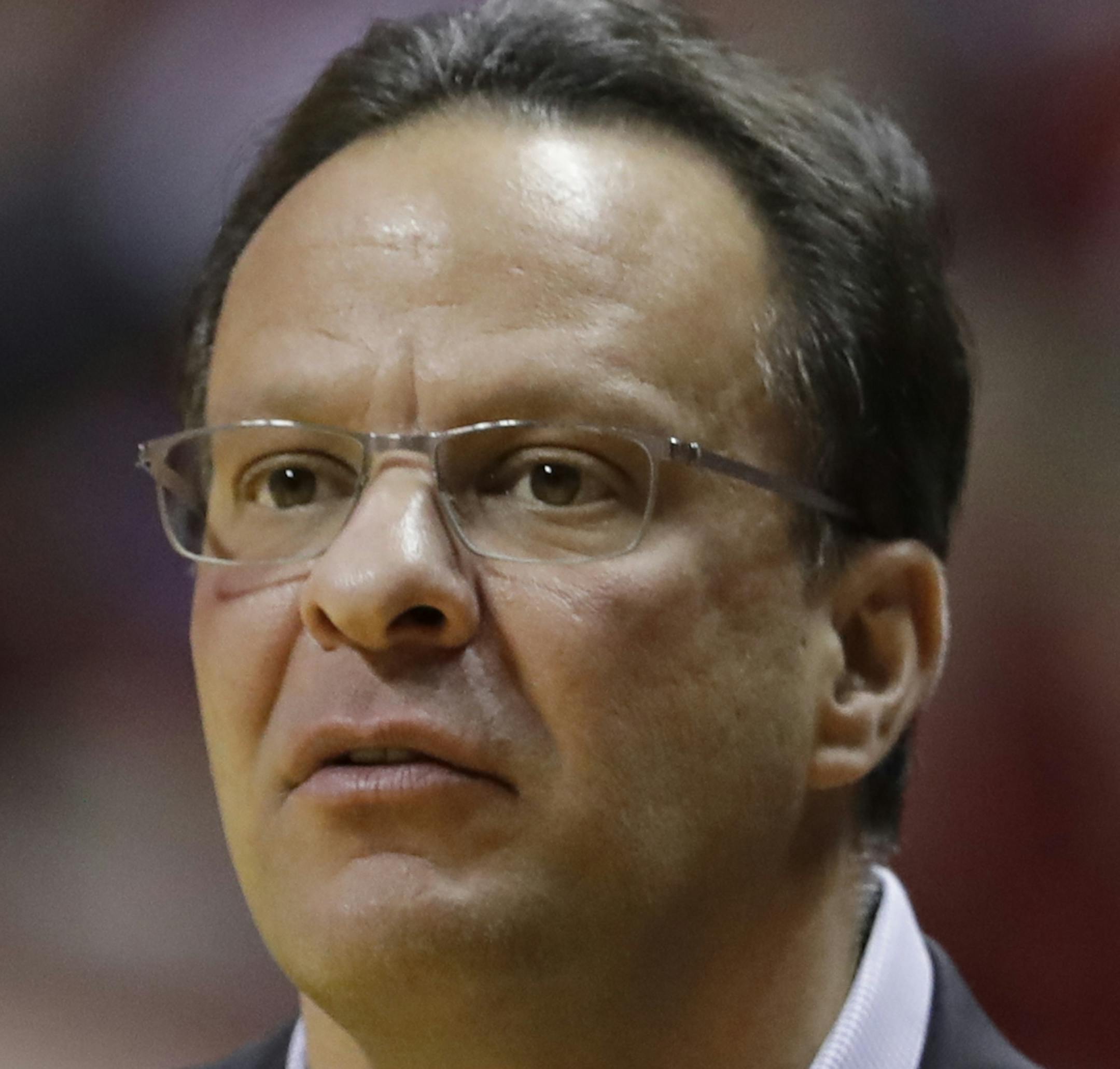 Indiana head coach Tom Crean in action during the first half of an NCAA college basketball game against Illinois, Saturday, Jan. 7, 2017, in Bloomington, Ind. (AP Photo/Darron Cummings)