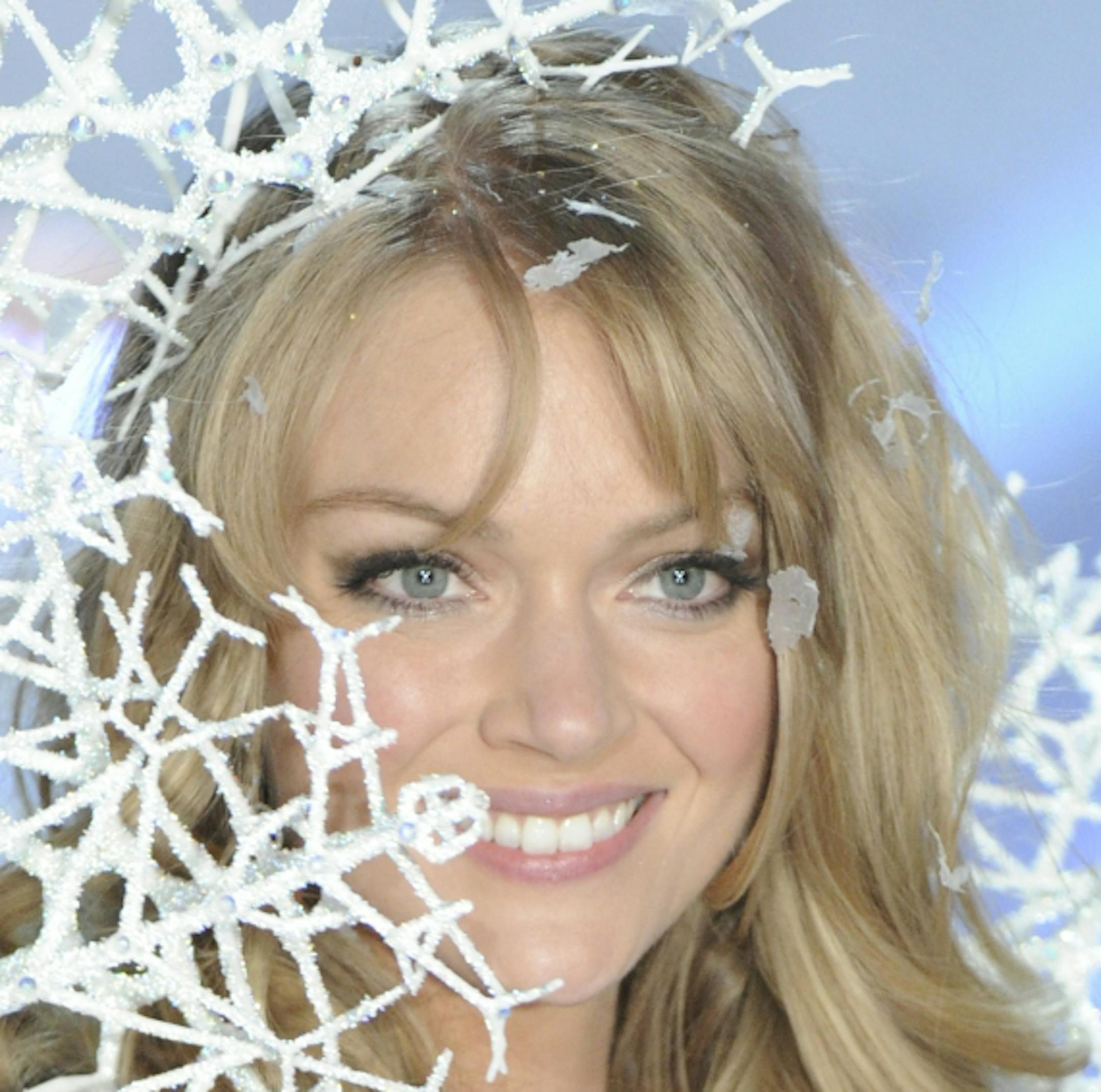 THE VICTORIA√É¬¢√Ç¬Ä√Ç¬ôS SECRET FASHION SHOW returns to the CBS Television Network on Tuesday, Dec. 10 (10:00-11:00 PM, ET/PT). This year\'s fashion show will take place in New York City with world-famous Victoria√É¬¢√Ç¬Ä√Ç¬ôs Secret Angels Adriana Lima, Alessandra Ambrosio, Lily Aldridge, Candice Swanepoel, Lindsay Ellingson, Karlie Kloss, Doutzen Kroes, Behati Pr