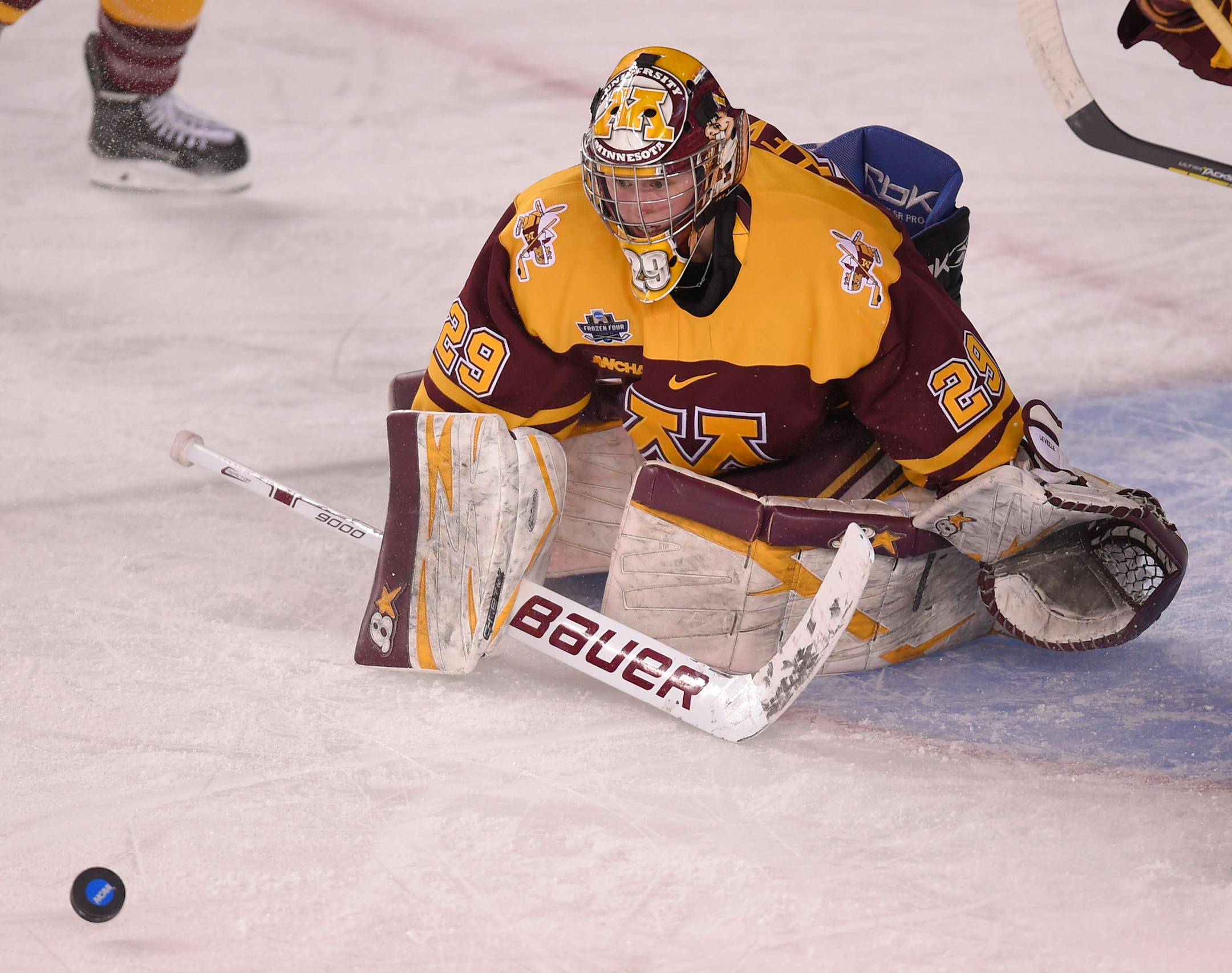SPECIAL TO THE MINNEAPOLIS STAR-TRIBUNE: Minnesota goalie Amanda Leveille keeps her eye on the puck during the first period in their semifinal game of the NCAA Women's Frozen Four against Wisconis held at the University of New Hampshire in Durham, New Hampshire, Friday, March 18, 2016. (AP Photo/Gretchen Ertl) ORG XMIT: NHGE104