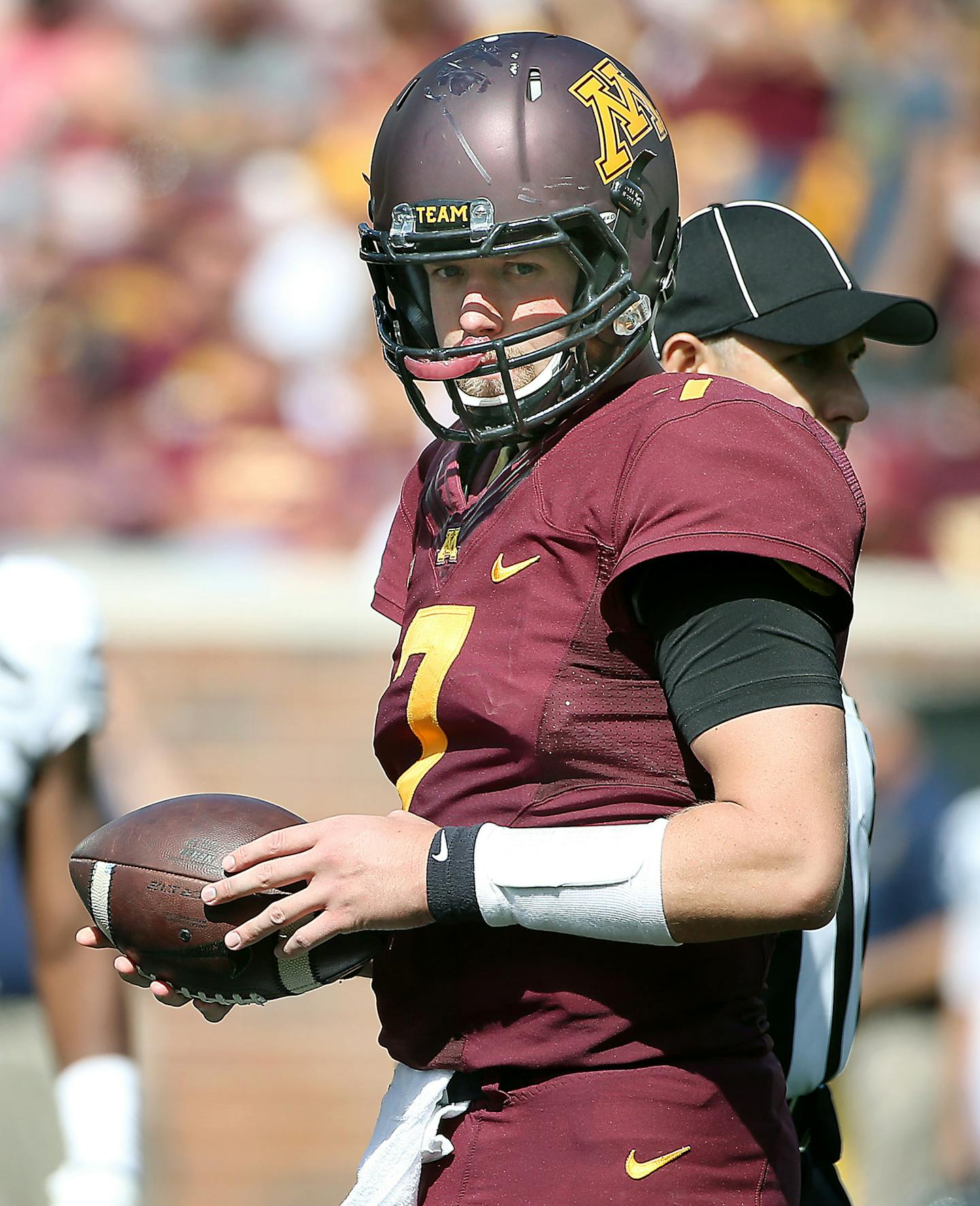 Minnesota's quarterback Mitch Leidner held the ball in the final seconds of the game as the Gophers beat Kent State 10-7n at TCF Bank Stadium, Saturday, September 19, 2015 in Minneapolis, MN. ] (ELIZABETH FLORES/STAR TRIBUNE) ELIZABETH FLORES &#x2022; eflores@startribune.com