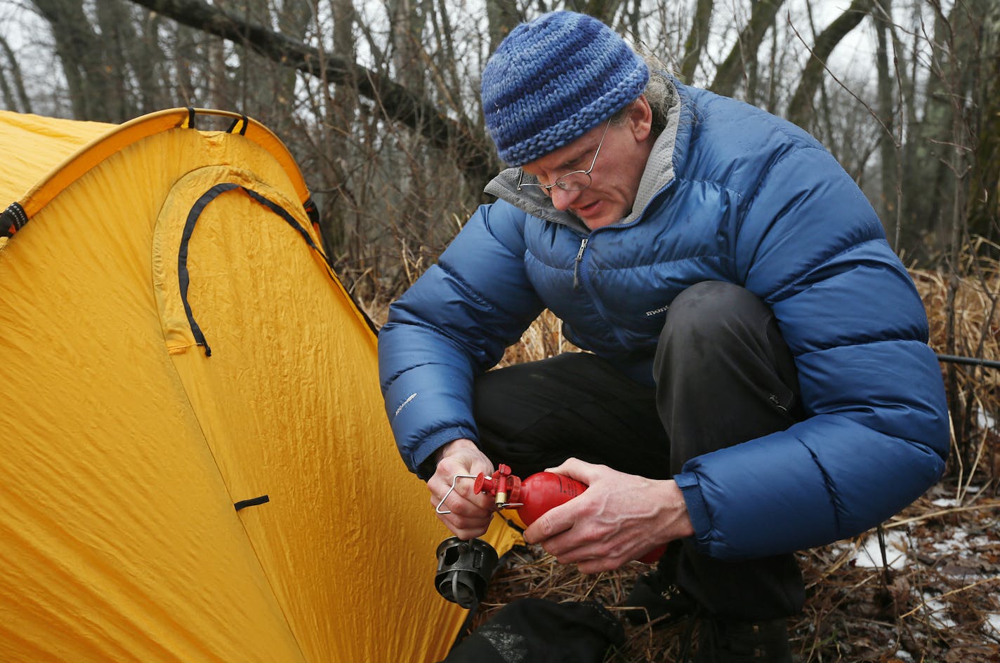 Bear Paulsen set up a tent to illustrate winter camping Monday December 22, 2014 in Wild River Sate Park , MN. ] Jerry Holt Jerry.holt@startribune.com