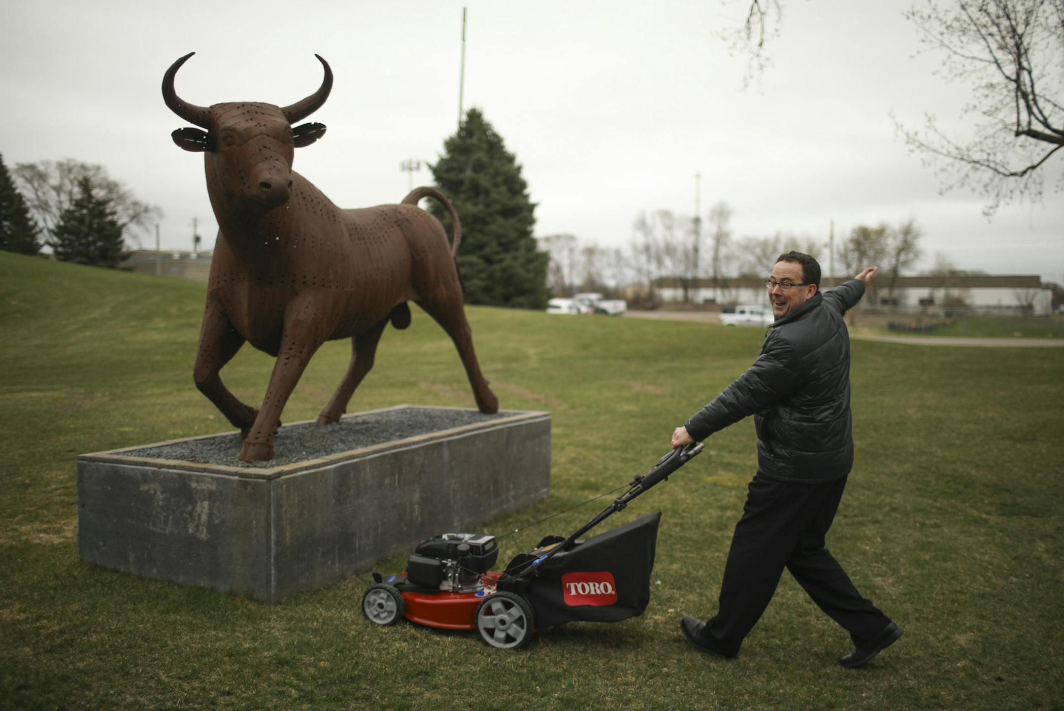 Toro's Senior Marketing Manager J. Wade Tollison demonstrates a walk-behind mower with PoweReverse on the grounds of the Toro Company's corporate offices in Bloomington. (JEFF WHEELER/Star Tribune file photo)