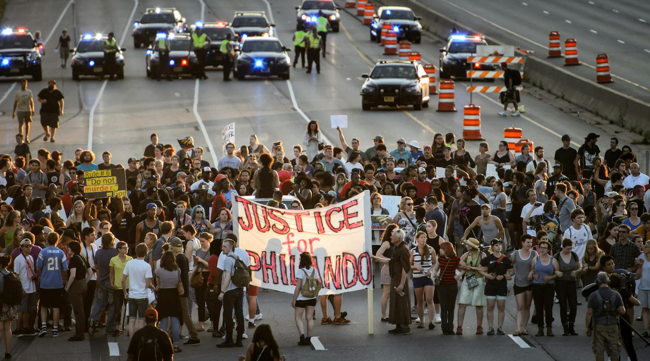Black Lives Matter protest occupied I-94 for four hours. ] GLEN STUBBE * gstubbe@startribune.com Saturday, July 9, 2016 Black Lives Matter protest started in front of the Governor's Residence on Summit Avenue. From there protesters marched onto Lexington Ave and turned onto I-94 which they occupied for four hours.