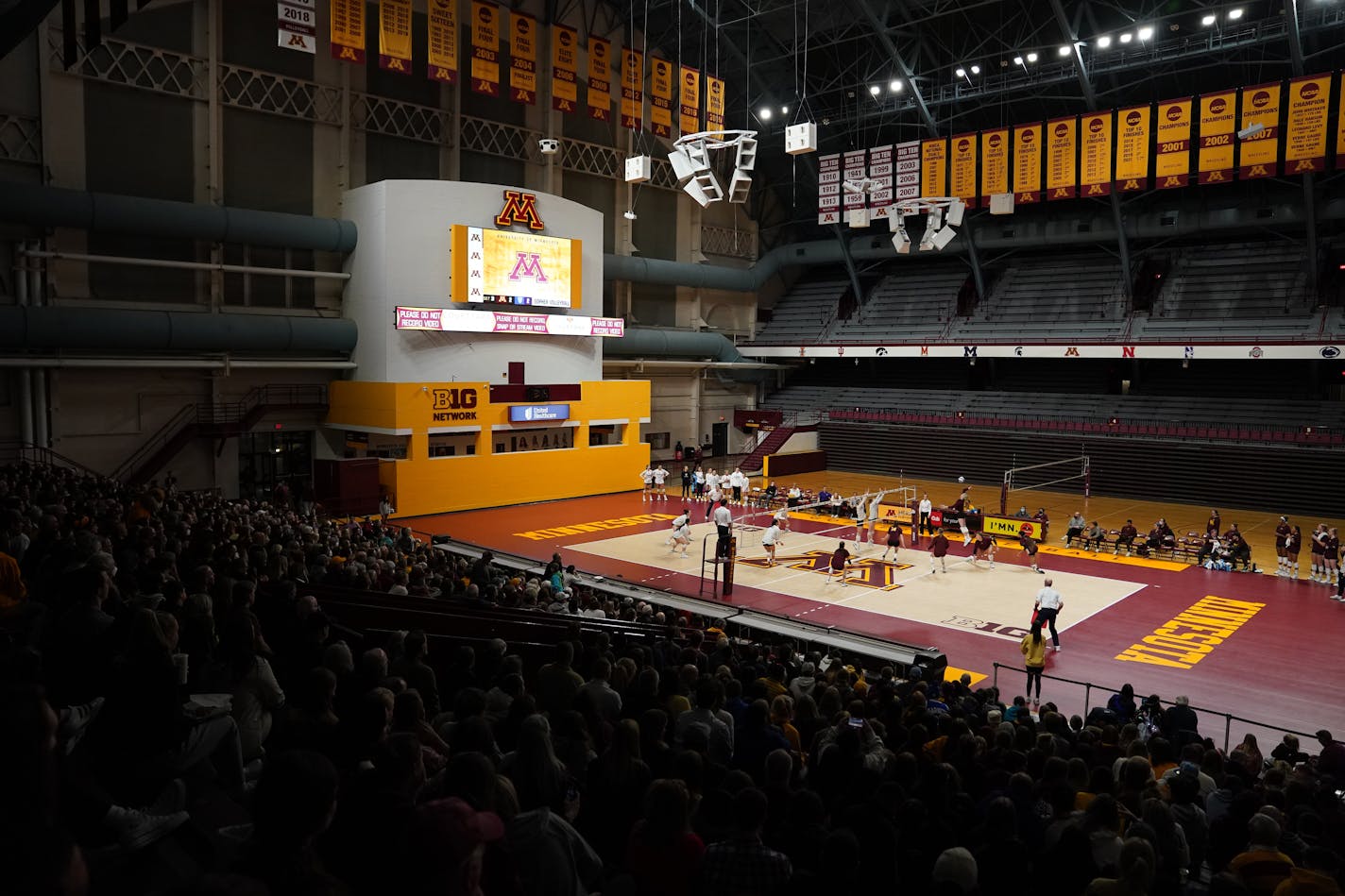 The University of Minnesota played a scrimmage with St. Thomas in front of a packed house Thursday, April 14, 2022 at Maturi Pavilion in Minneapolis. ] ANTHONY SOUFFLE • anthony.souffle@startribune.com