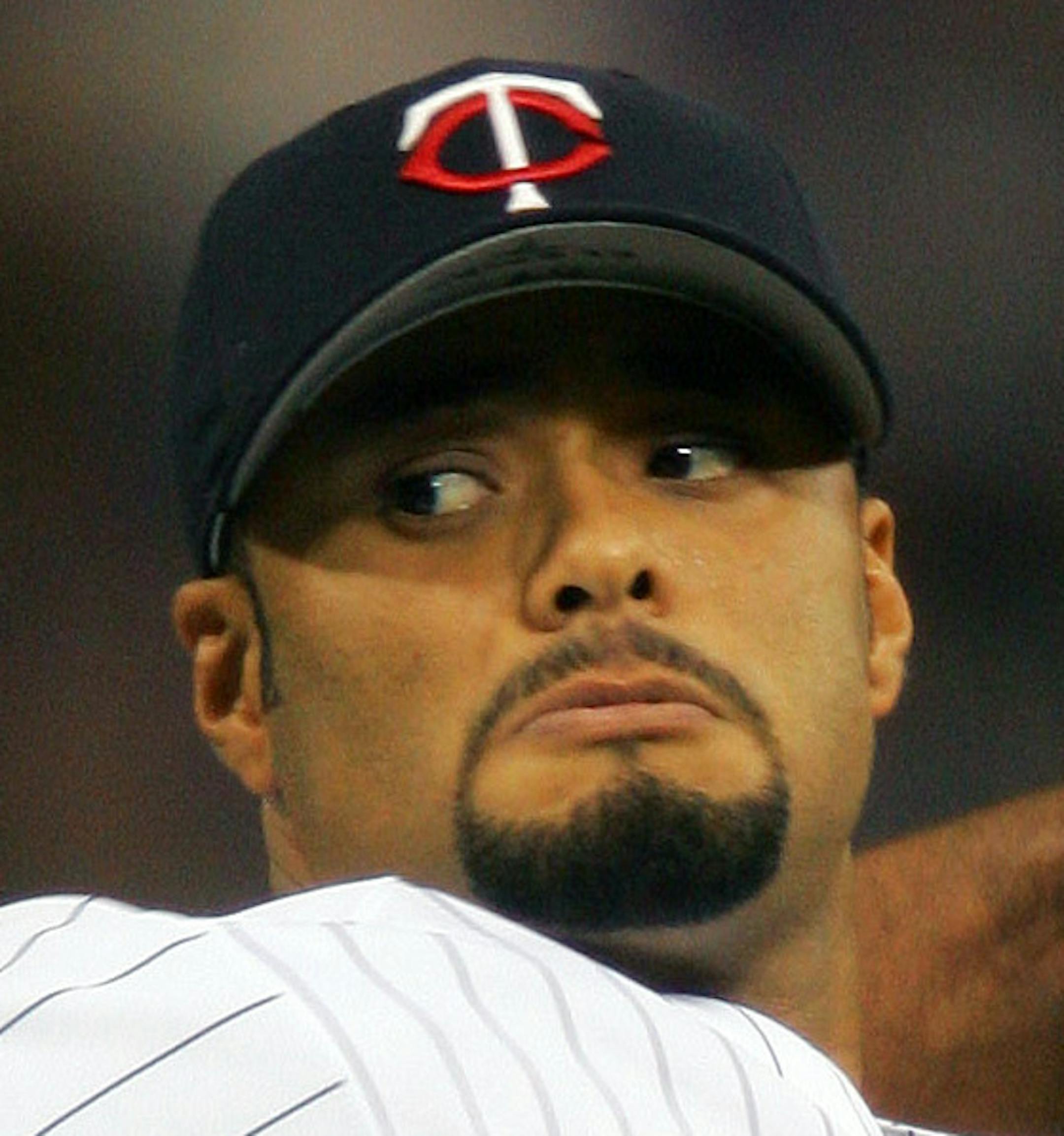 BRIAN PETERSON Ô Brianp@startribune.com Minnneapolis MN 10/3/2006 Twins starter Johan Santana in the 1st inning.