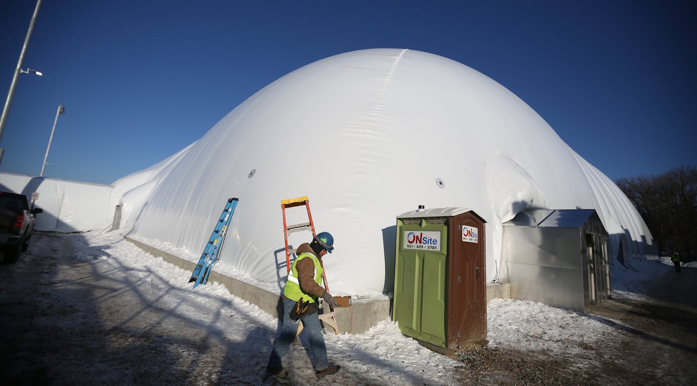 The new inflatable sports dome structure in Edina Wednesday December 3, 2014 in Edina, MN. ] Jerry Holt Jerry.holt@startribune.com