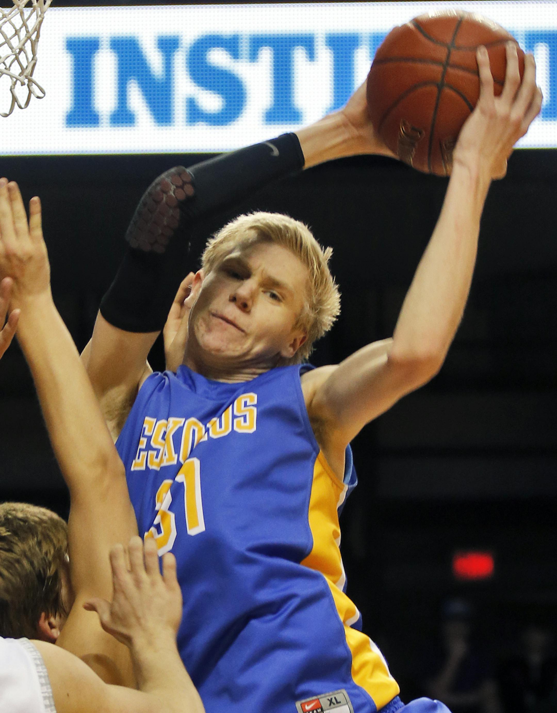 Esko's Kory Deadrick (31) pulled down a rebound. ] Boys Basketball State Tournament. Class 2A East Grand Forks Green Wave vs. Esko Eskomos. (MARLIN LEVISON/STARTRIBUNE(mlevison@startribune.com)