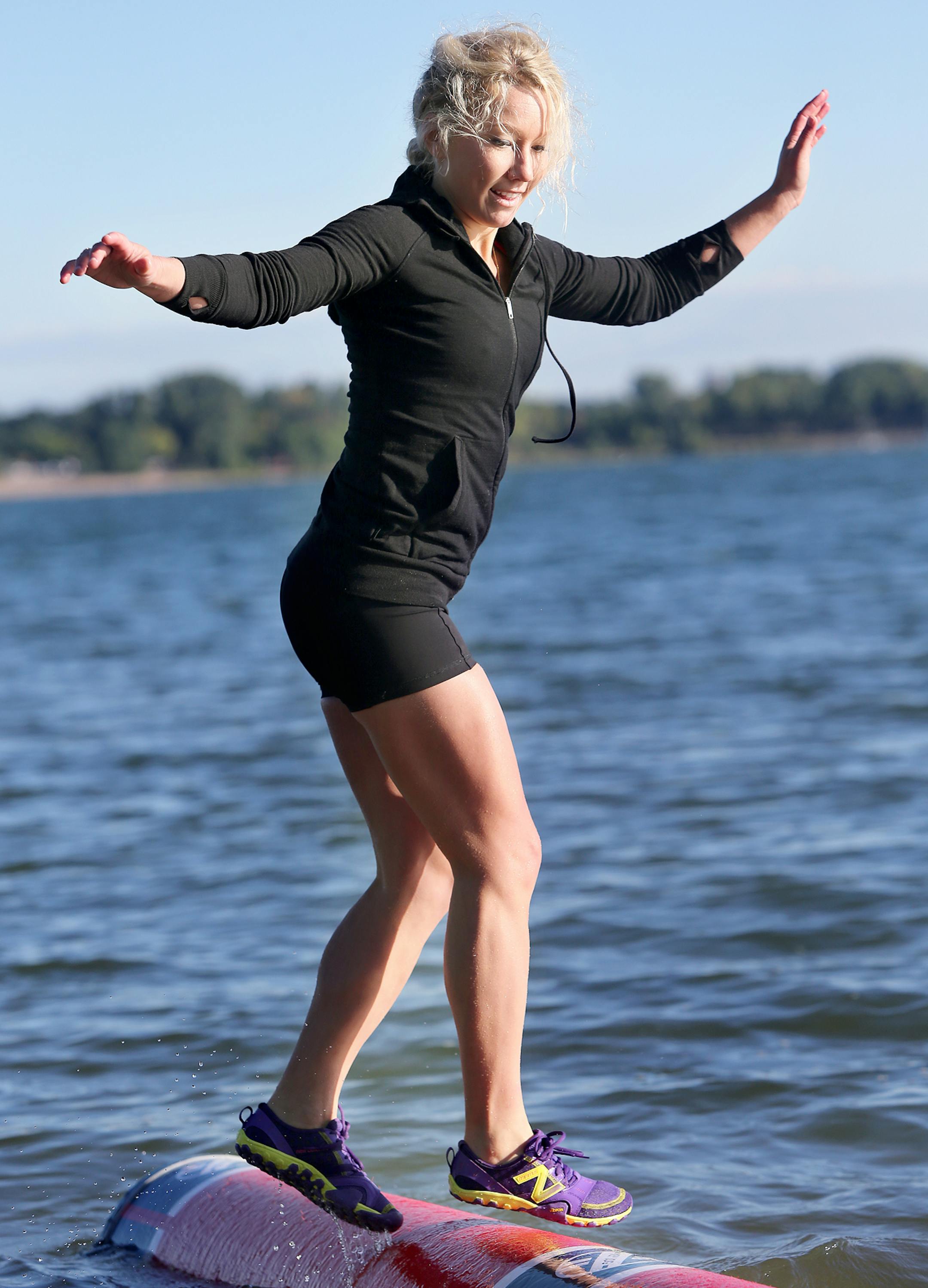 Abby Hoeschler, a log rolling instructor, practiced the sport on Lake Calhoun, Thursday, September 12, 2013 in Minneapolis, MN.(ELIZABETH FLORES/STAR TRIBUNE) ELIZABETH FLORES • eflores@startribune.com