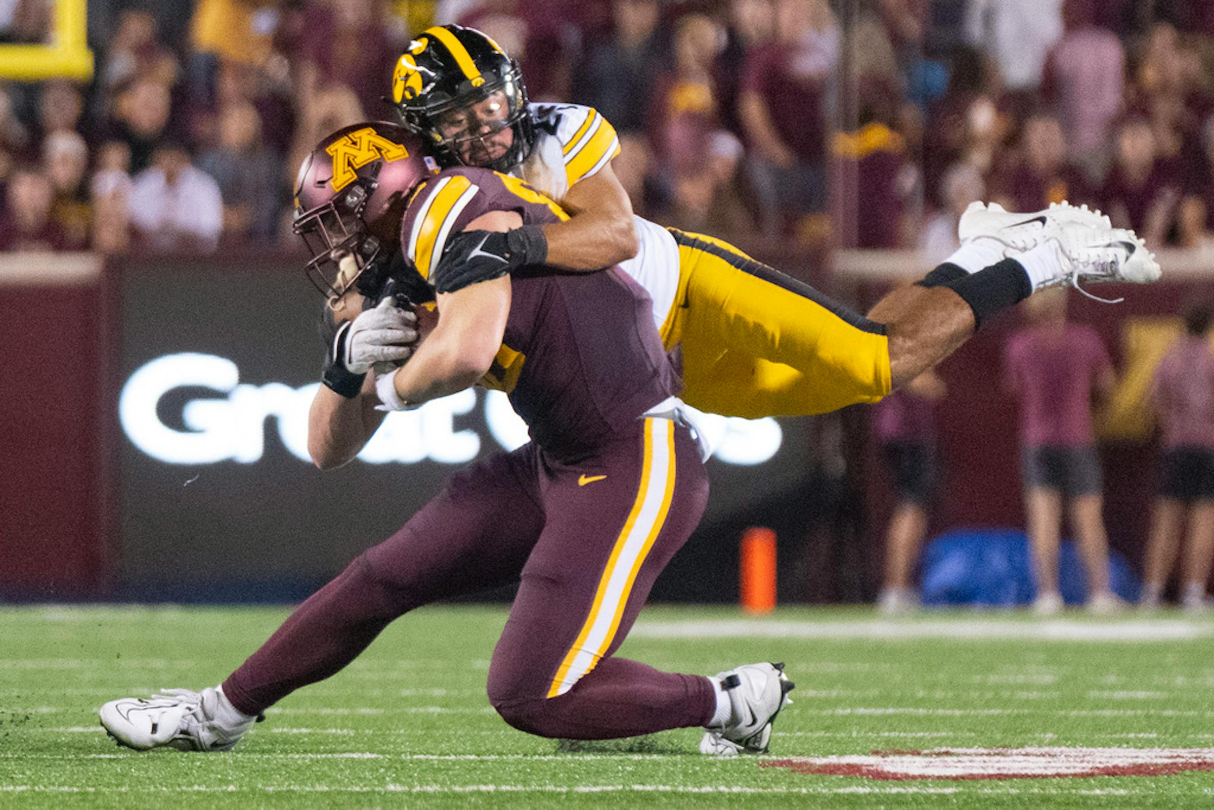 Golden Gophers lose to Iowa Hawkeyes 31-14 after second-half collapse