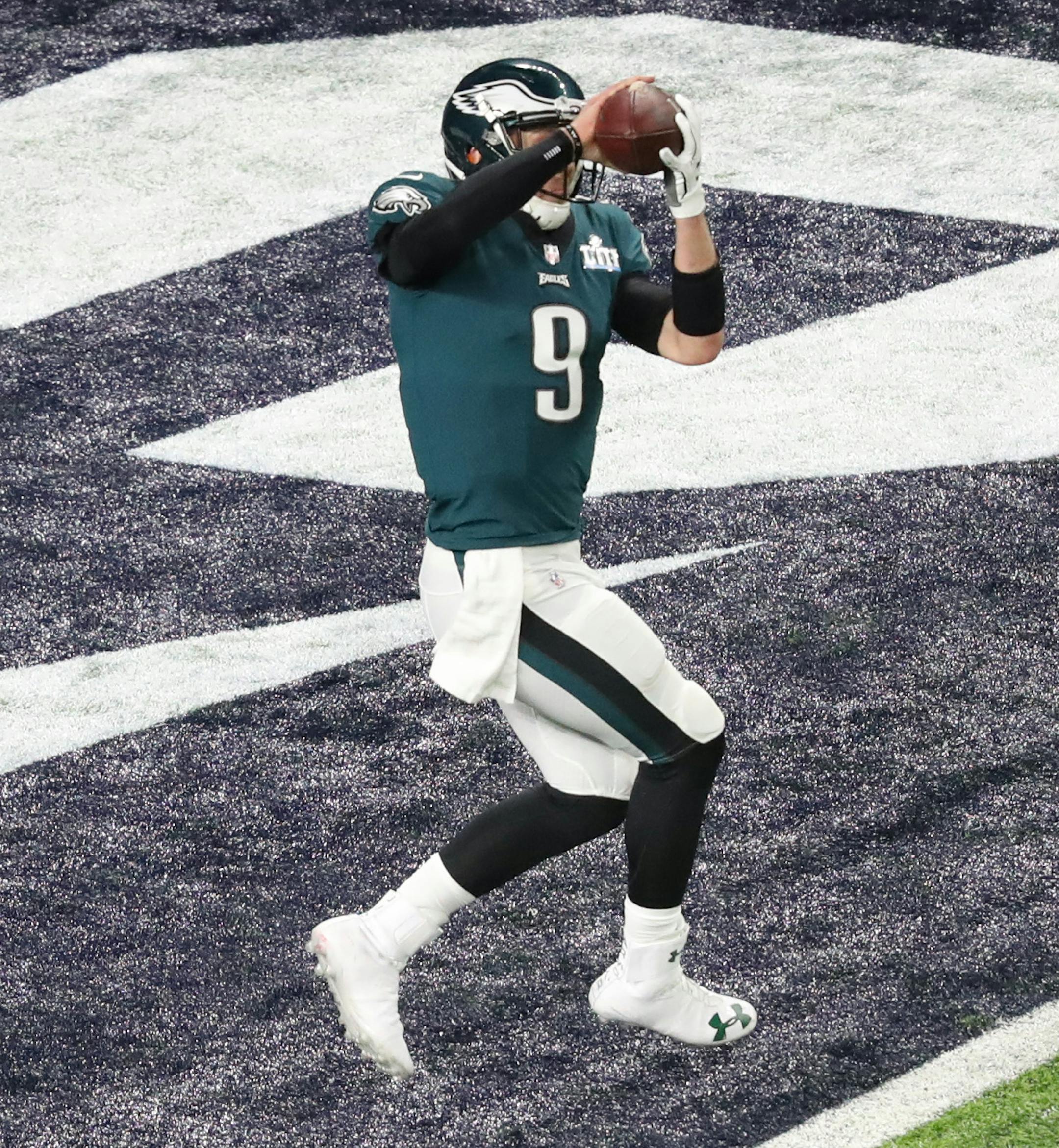 Philadelphia Eagles quarterback Nick Foles (9) caught a 1-yard touchdown pass from tight end Trey Burton on fourth down during the second quarter of Super Bowl LII. After the extra point, it gave the Eagles a 22-12 lead, which stood at halftime. ] ELIZABETH FLORES ï liz.flores@startribune.com The New England Patriots met the Philadelphia Eagles in Super Bowl LII Sunday evening, February 4, 2017 at U.S. Bank Stadium in Minneapolis.