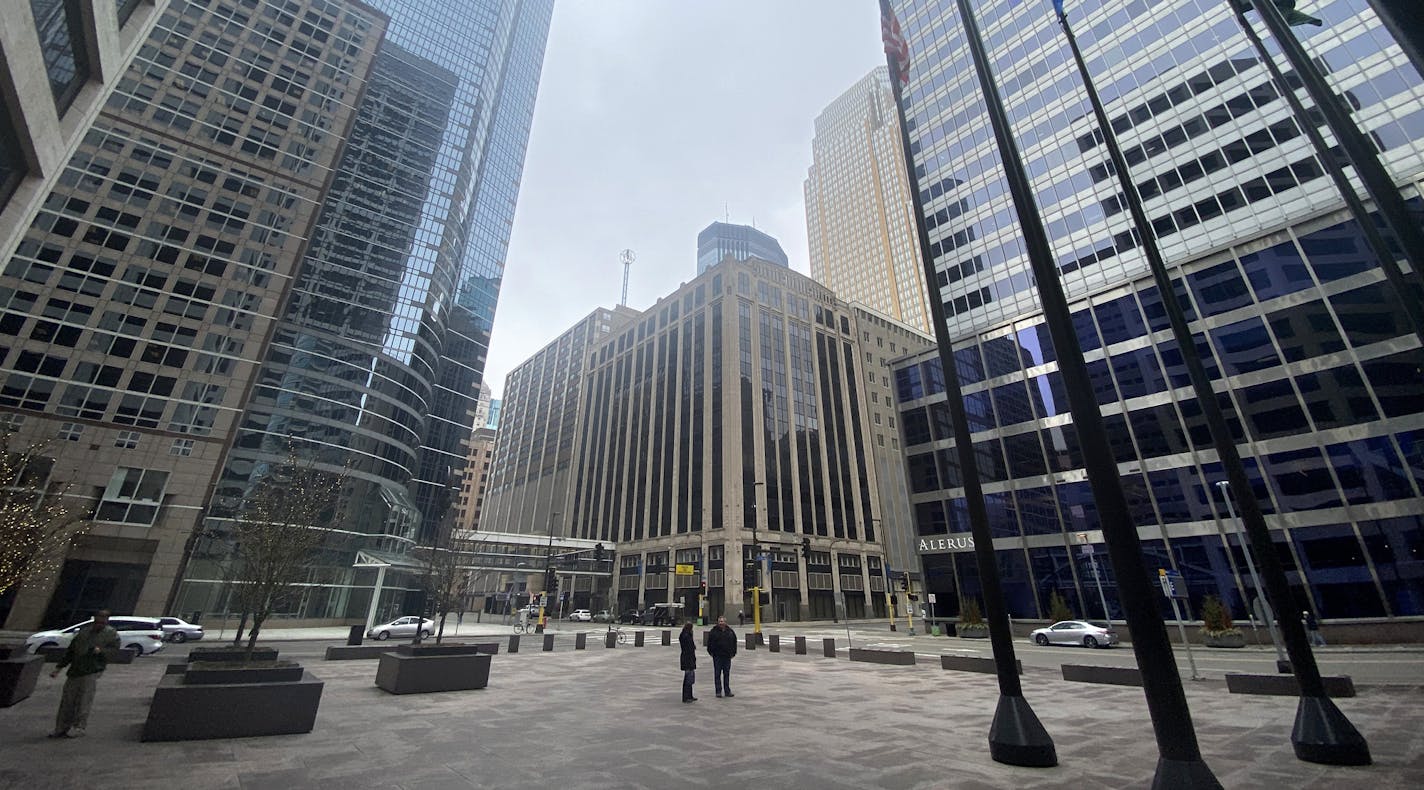 With the Covid-19 virus spreading across the country and state, it appears that Minnesotan's are taking the restrictions and social distancing seriously. Here, U.S. Bank plaza in downtown Minneapolis was virtually empty over the lunch hour Wednesday. ]
brian.peterson@startribune.com
Minneapolis, MN Wednesday, March 18, 2020