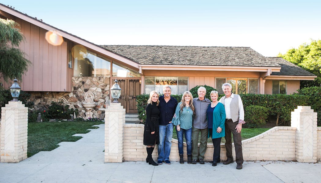 Maureen McCormack, Christopher Knight, Susan Olsen, Mike Lookinland, Eve Plumb and Barry Williams in front of the original Brady home in Studio City, Calif.