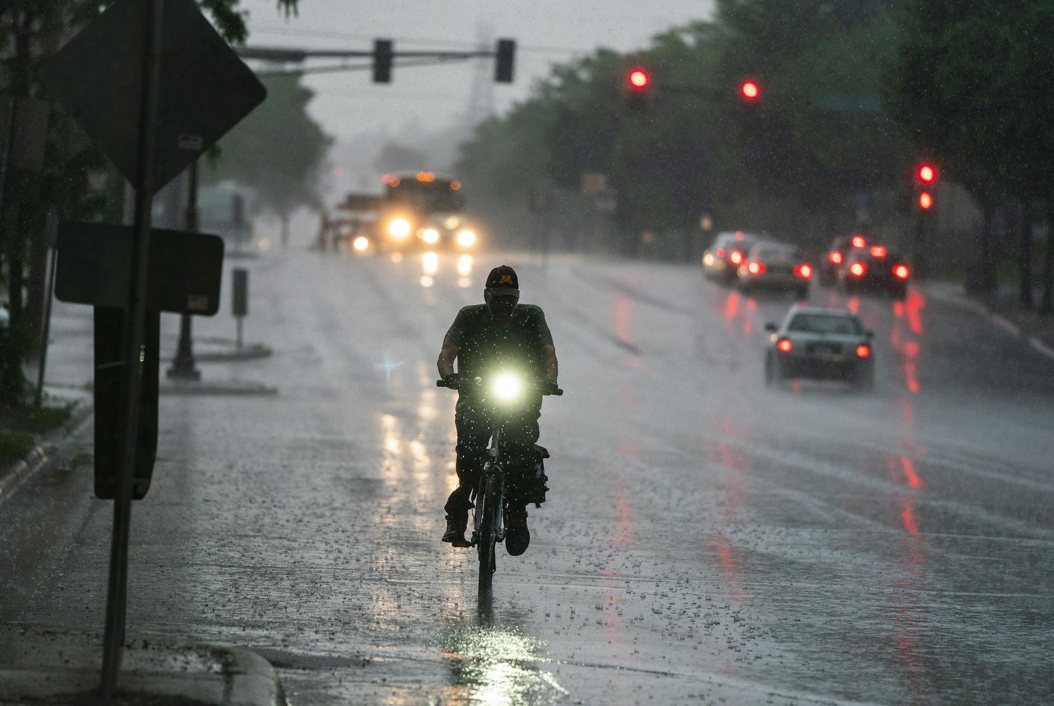 A bicyclist rides down Dale Street in St. Paul during a storm. ] LEILA NAVIDI ¥ leila.navidi@startribune.com BACKGROUND INFORMATION: A thunderstorm rolls through St. Paul on Tuesday, June 4, 2019.