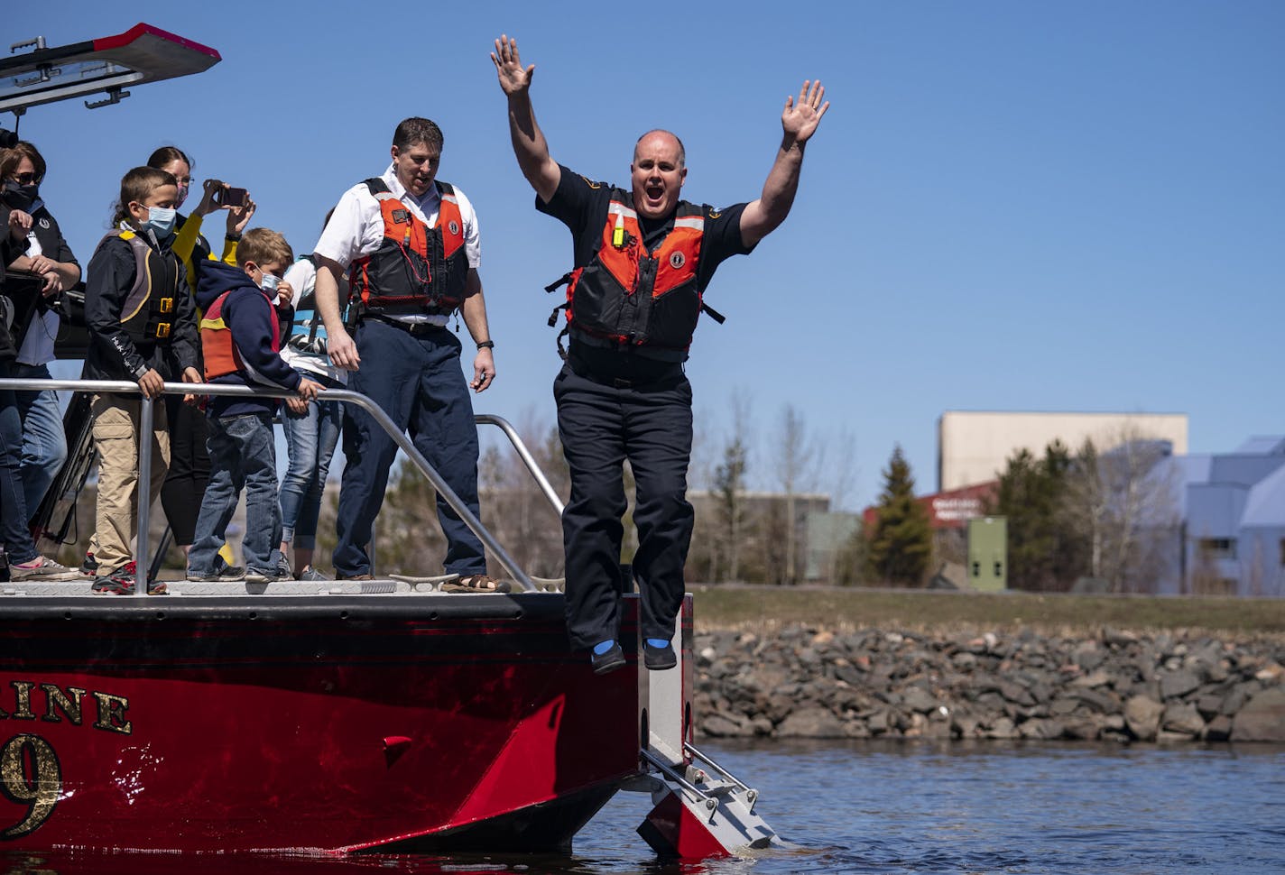 Duluth Police Chief Mike Tusken jumped into Lake Superior to show his appreciation for local kids, Brea, Dawson and Bryce Parrott, who raised $5,790 so far via gofundme in support of medical workers.. ]
ALEX KORMANN &#x2022; alex.kormann@startribune.com Duluth Police Chief Mike Tusken and Fire Chief Shawn Krizaj jumped into Lake Superior to show their appreciation for local kids, Brea, Dawson and Bryce Parrott, who raised $5,790 so far via gofundme in support of medical workers.