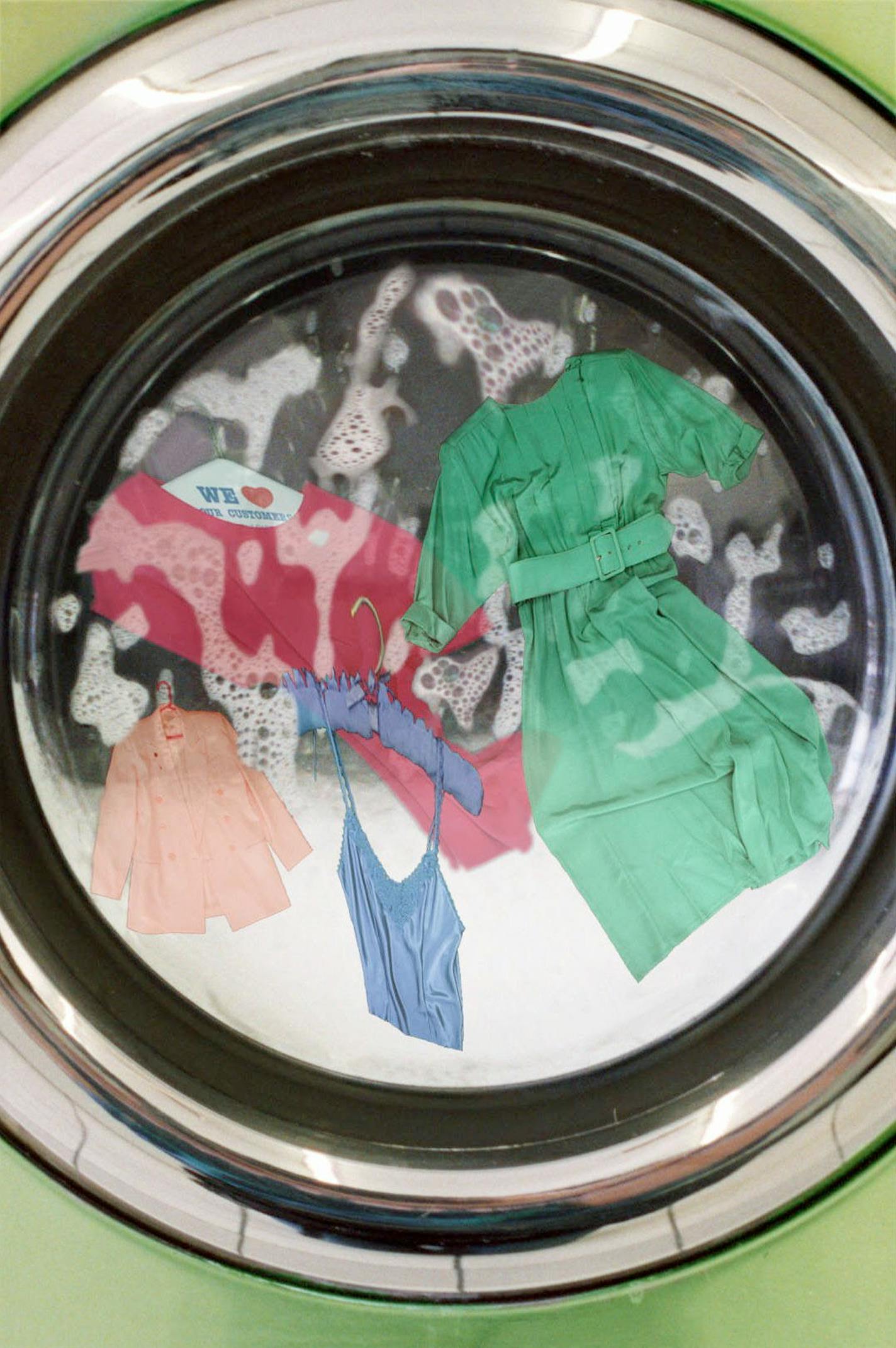 KRT NEWS2USE STORY SLUGGED: NEWS2USE-CONSUMER1 KRT PHOTOGRAPH BY ROBIN WITEKAKRON BEACON JOURNAL (November 17) Before purchasing a new washing machine, identify the cycles and features that are most important to you. (smd) 2003