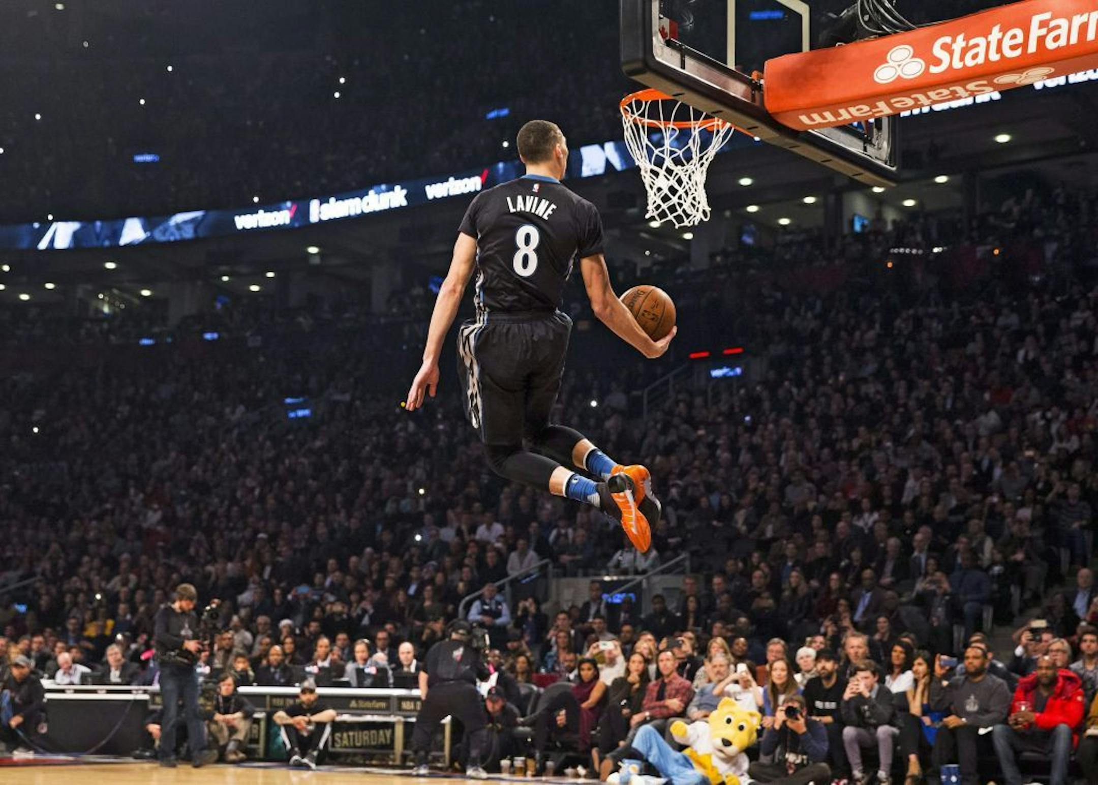 Minnesota Timberwolves Zach LaVine slam dunks the ball during the NBA all-star skills competition in Toronto on Saturday, Feb. 13, 2016. (Mark Blinch/The Canadian Press via AP) MANDATORY CREDIT