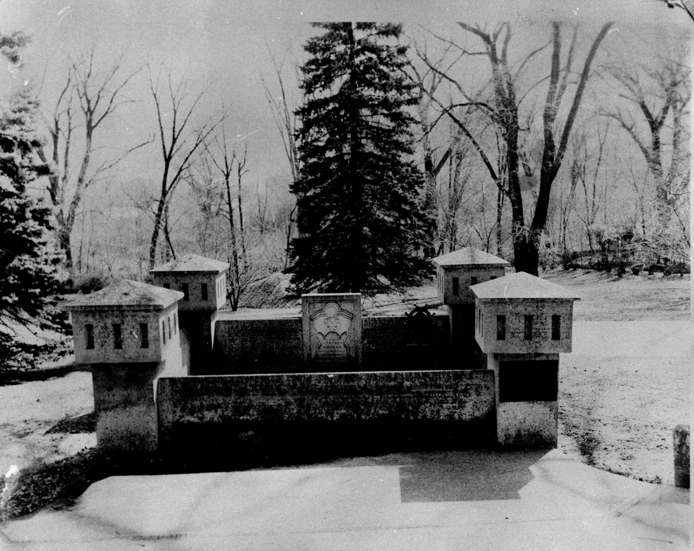 July 4, 1975 A miniature fort surrounds the grave of Stephen Taylor at Winona. He is the only Revolutionary War soldier who is buried in Minnesota. July 3, 1975 Minneapolis Star Tribune