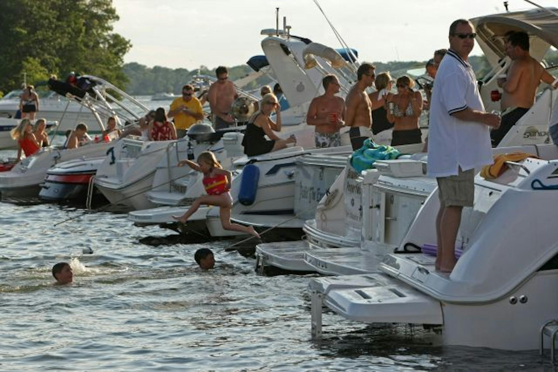 Movie-goers planning to enjoy "Top Gun" on the big screen Friday evening on Lake Minnetonka brought picnic dinners; some planned to make s'mores for the children. Margie Vechell said families tie their boats together and visit throughout the evening.