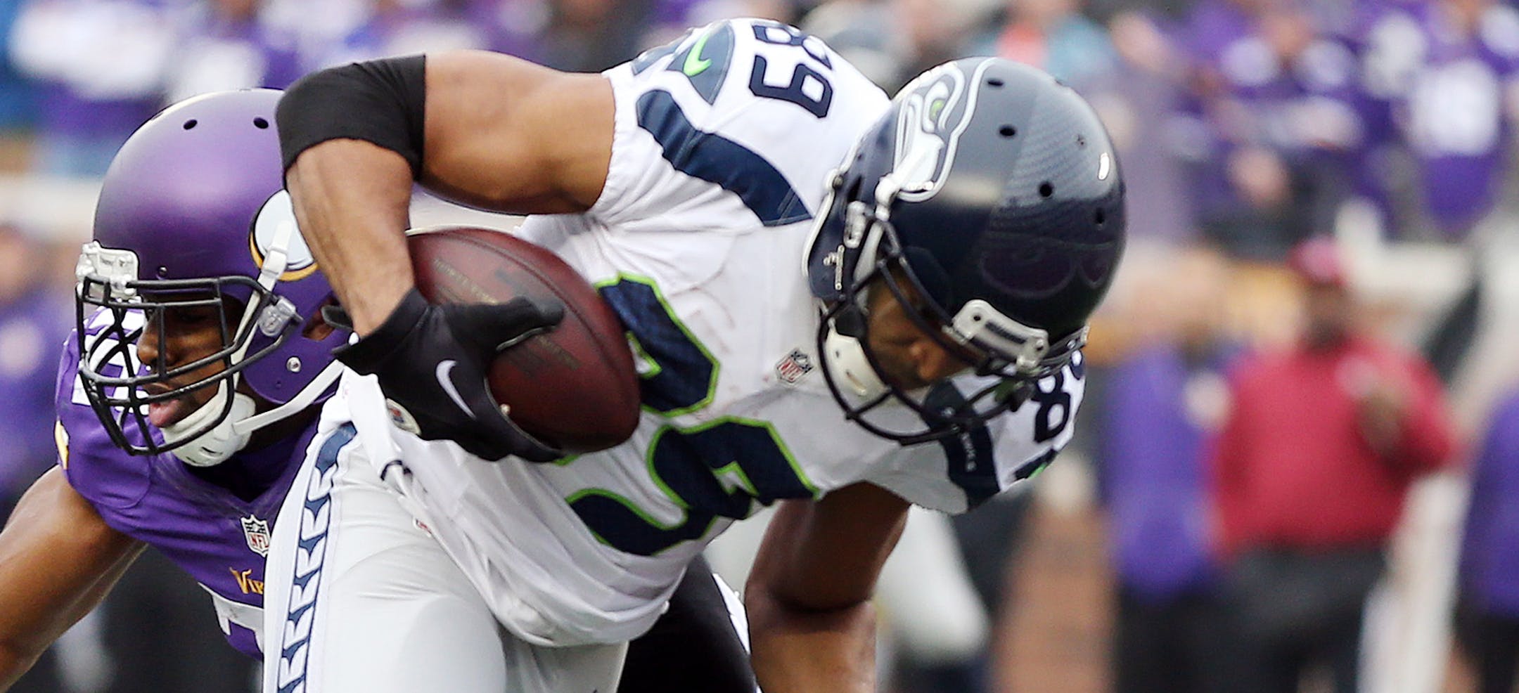 Seattle Seahawks wide receiver Doug Baldwin (89) scored a touch down over Minnesota Vikings cornerback Antone Exum (32) in the third quarter Sunday December 6, 2015 in Minneapolis, MN. ] The Minnesota Vikings loss 38-7 to the Seattle Seahawks at TCF Bank Stadium. Jerry Holt/ Jerry.Holt@Startribune.com