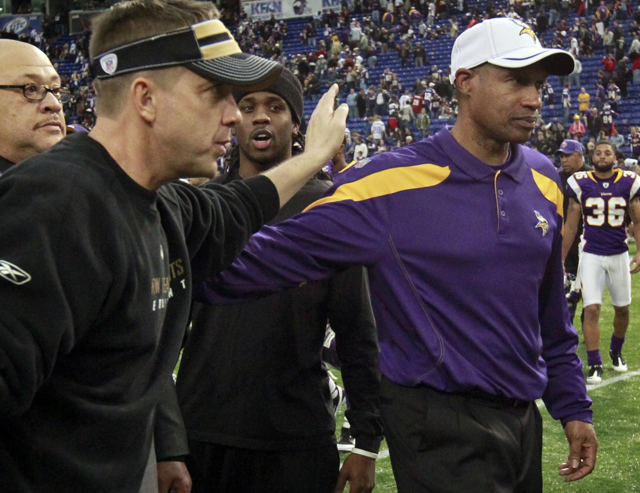 Head coaches Sean Payton and Leslie Frazier shook hands at the end of the game. New Orleans beat Minnesota by a final score of 42-20.