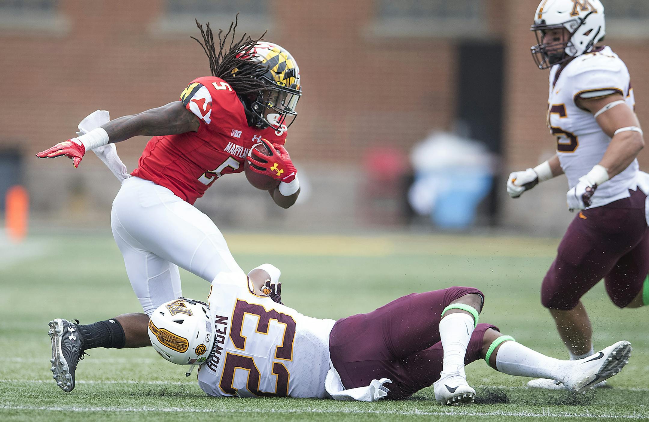 Minnesota defensive back Jordan Howden (23) stops Maryland running back Anthony McFarland during the third quarter at Capital One Field in College Park, Md. Maryland won, 42-13. (Elizabeth Flores/Minneapolis Star Tribune/TNS) ORG XMIT: 1241058
