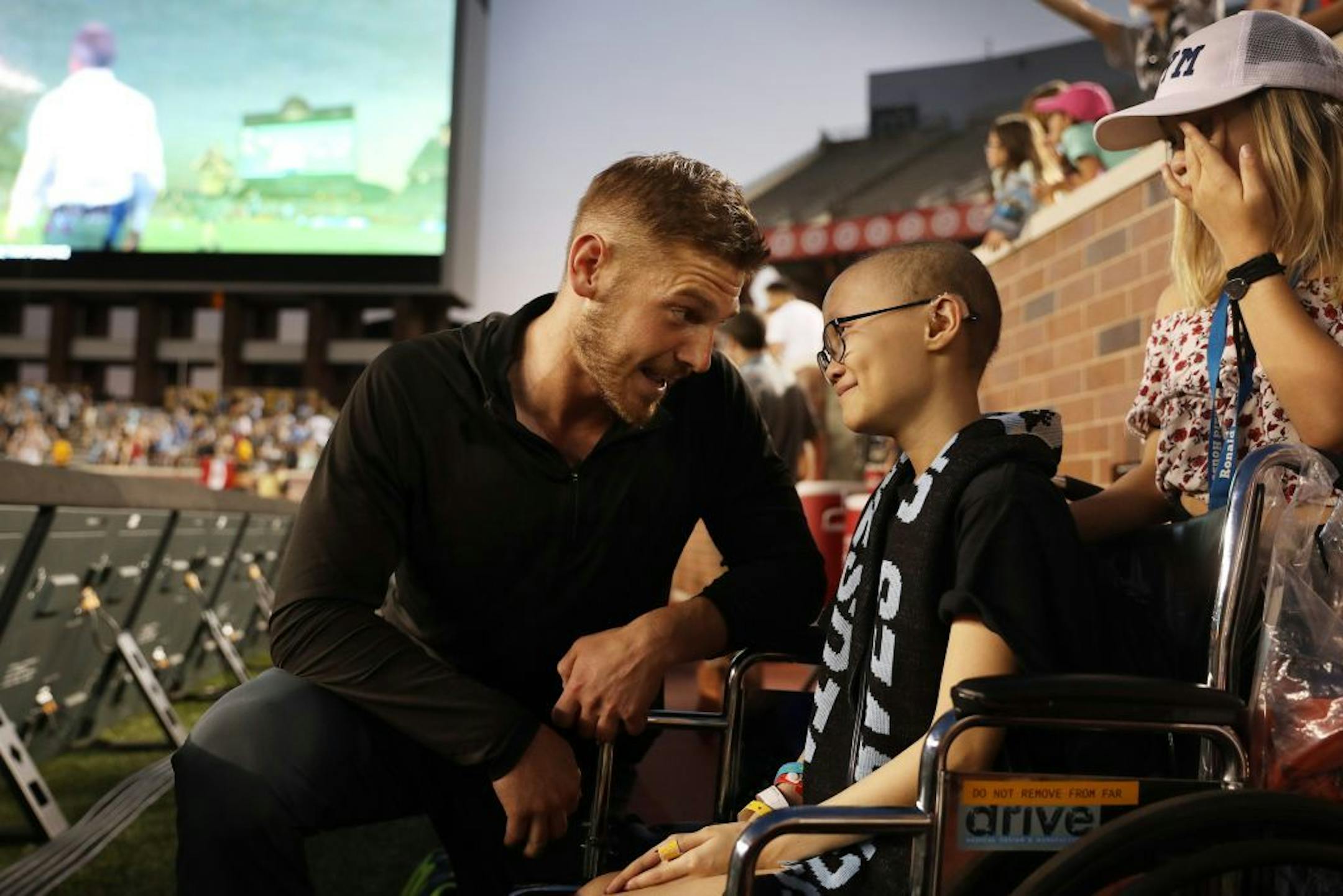 Minnesota United goalkeeper Matt Lampson (28) talked with Nathalia Hawley, 14, who was diagnosed with the bone cancer osteosarcoma when she was in sixth grade, following Saturday's game against the Montreal Impact.