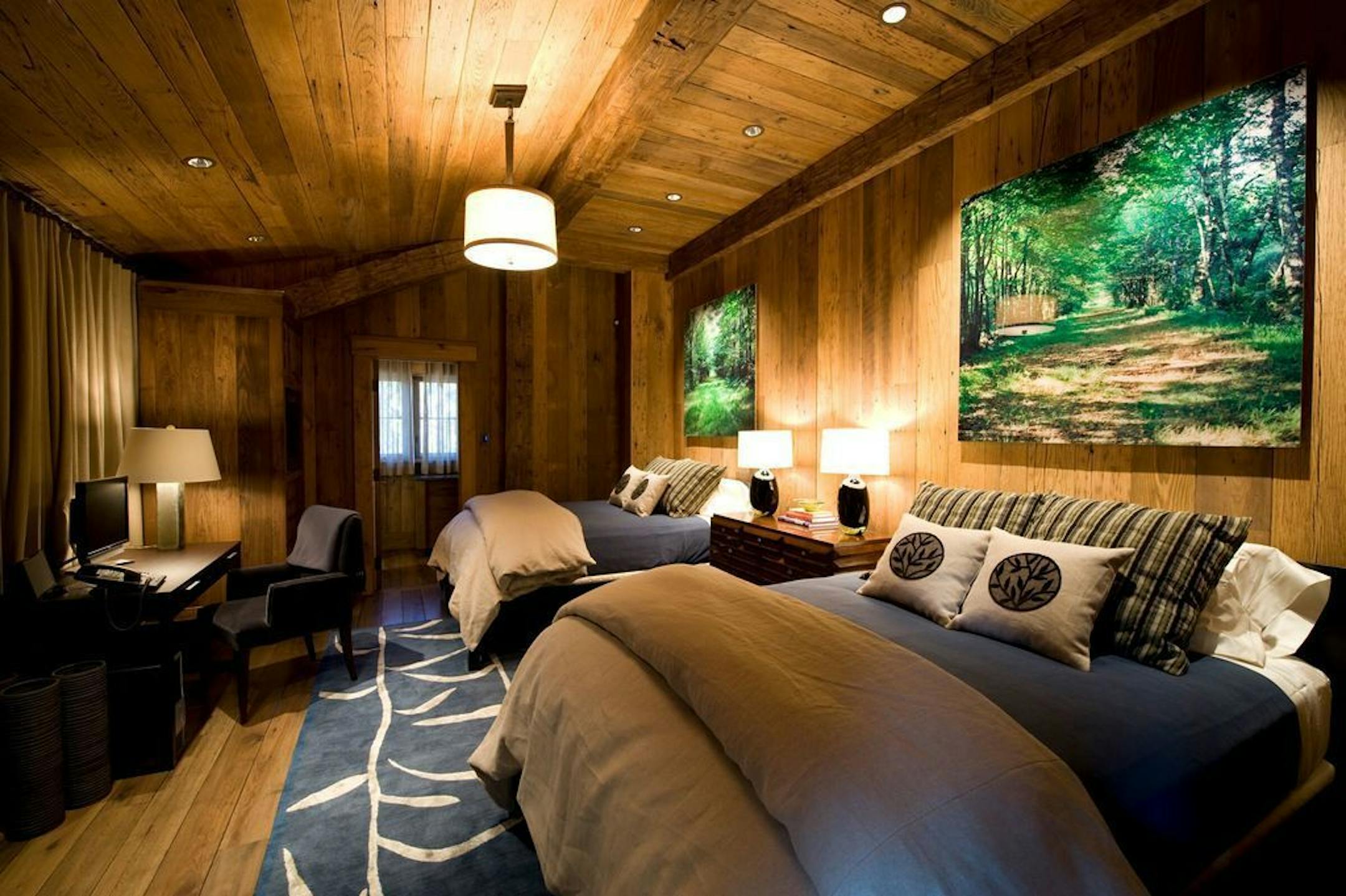 All bedrooms have en suite bathrooms.